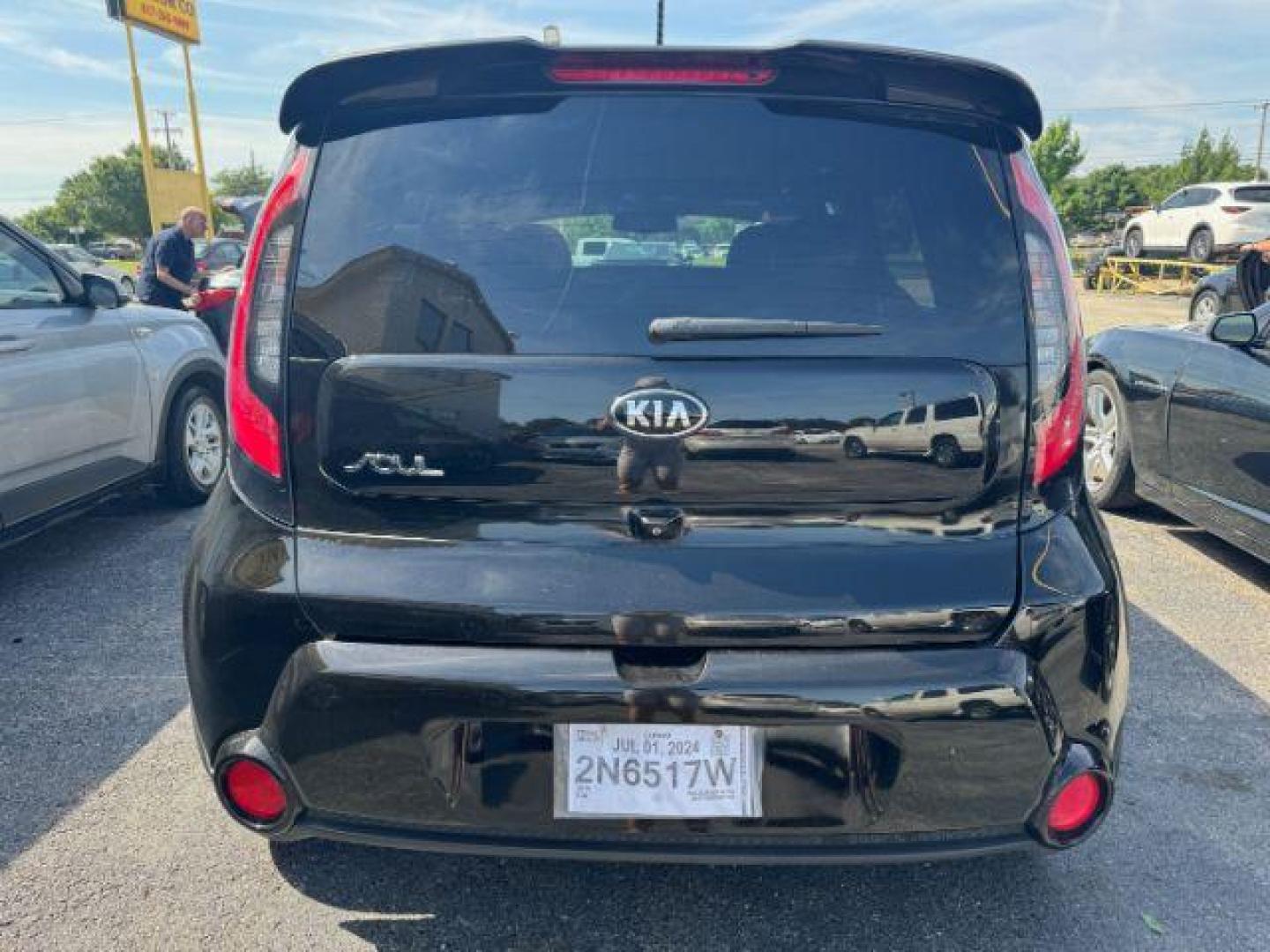 2014 BLACK Kia Soul ! (KNDJX3A52E7) with an 2.0L L4 DOHC 16V engine, 6-Speed Automatic transmission, located at 2715 W Pioneer Pkwy, Arlington, TX, 76013, (817) 265-9009, 32.710262, -97.153236 - Photo#6