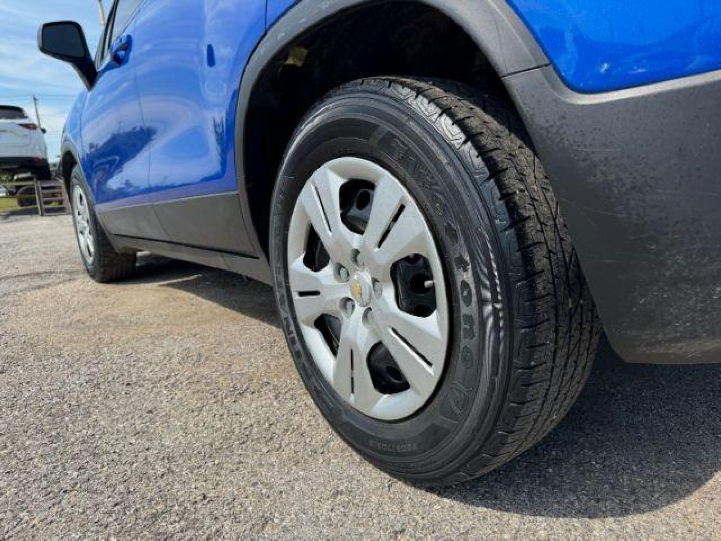 2016 BLUE Chevrolet Trax LS FWD (KL7CJKSB8GB) with an 1.4L L4 DOHC 16V engine, 6-Speed Automatic transmission, located at 2715 W Pioneer Pkwy, Arlington, TX, 76013, (817) 265-9009, 32.710262, -97.153236 - Photo#9