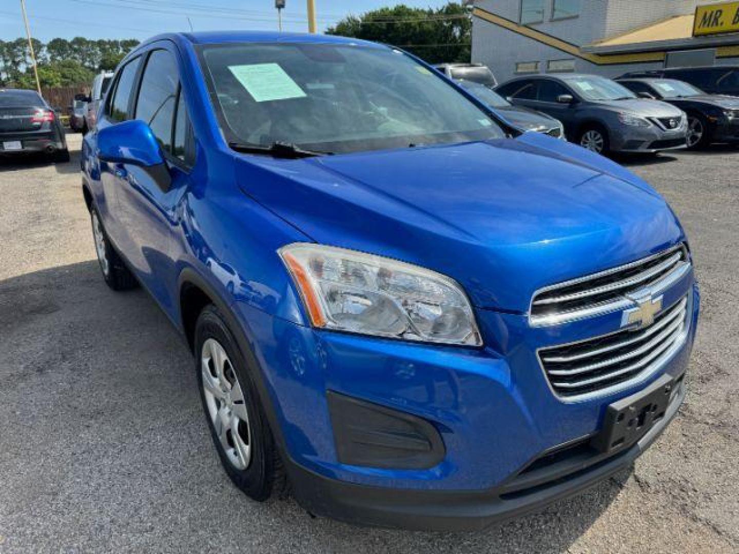 2016 BLUE Chevrolet Trax LS FWD (KL7CJKSB8GB) with an 1.4L L4 DOHC 16V engine, 6-Speed Automatic transmission, located at 2715 W Pioneer Pkwy, Arlington, TX, 76013, (817) 265-9009, 32.710262, -97.153236 - Photo#5