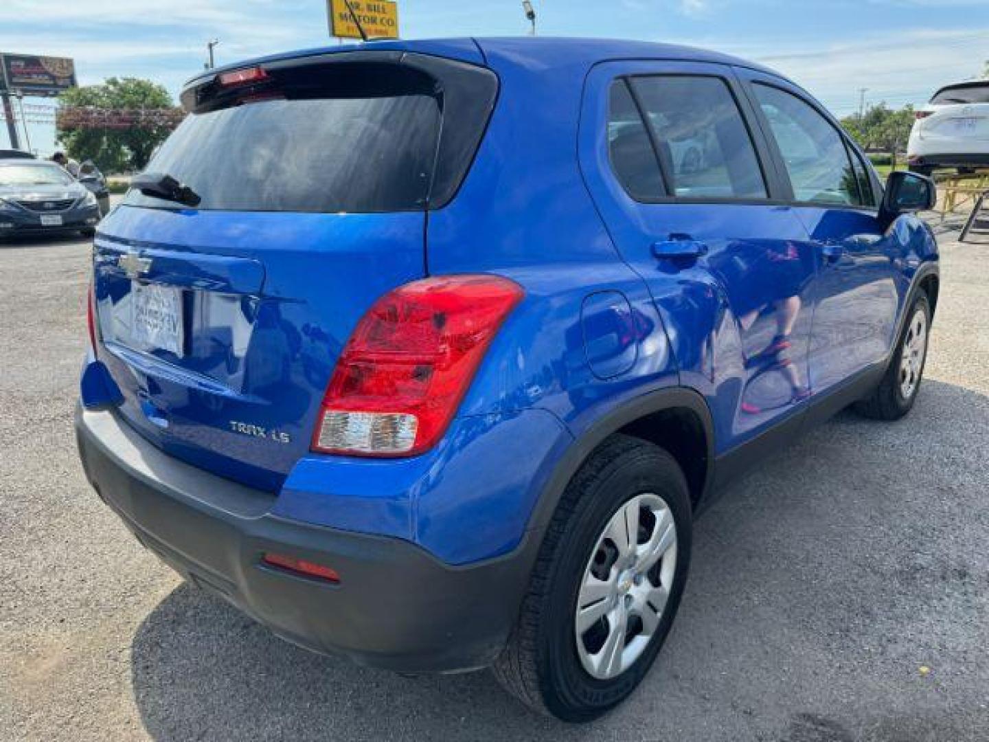 2016 BLUE Chevrolet Trax LS FWD (KL7CJKSB8GB) with an 1.4L L4 DOHC 16V engine, 6-Speed Automatic transmission, located at 2715 W Pioneer Pkwy, Arlington, TX, 76013, (817) 265-9009, 32.710262, -97.153236 - Photo#6