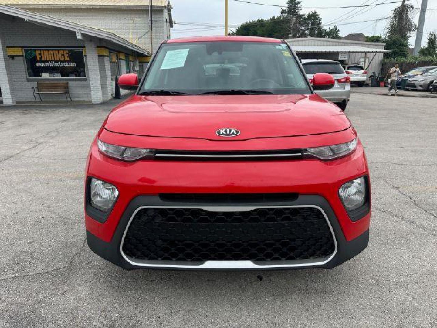 2021 RED Kia Soul S (KNDJ23AU2M7) with an 2.0L L4 DOHC 16V engine, Continuously Variable Transmission transmission, located at 2715 W Pioneer Pkwy, Arlington, TX, 76013, (817) 265-9009, 32.710262, -97.153236 - Photo#4