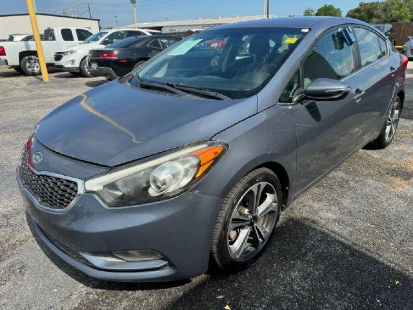 2015 GRAY Kia Forte EX (KNAFX4A85F5) with an 2.0L L4 DOHC 16V engine, 6-Speed Automatic transmission, located at 2715 W Pioneer Pkwy, Arlington, TX, 76013, (817) 265-9009, 32.710262, -97.153236 - Photo#3