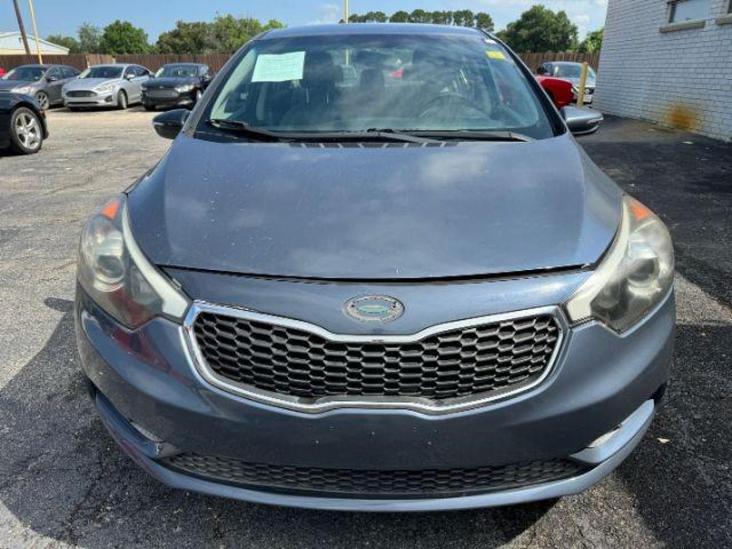 2015 GRAY Kia Forte EX (KNAFX4A85F5) with an 2.0L L4 DOHC 16V engine, 6-Speed Automatic transmission, located at 2715 W Pioneer Pkwy, Arlington, TX, 76013, (817) 265-9009, 32.710262, -97.153236 - Photo#4