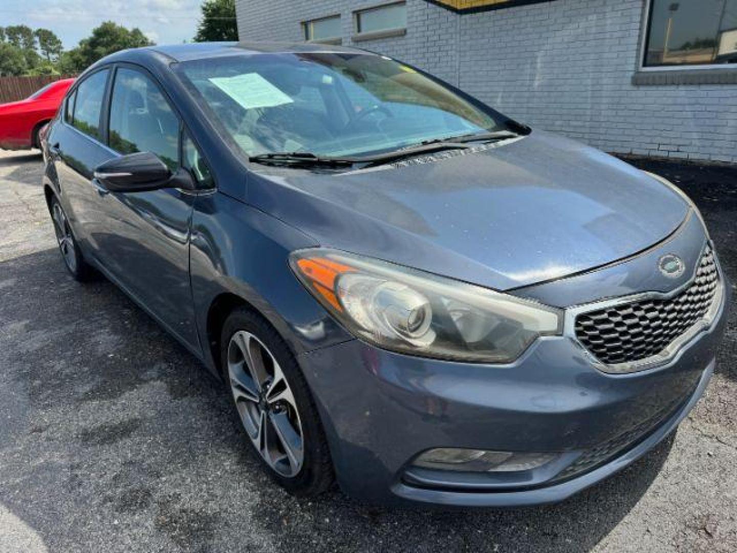 2015 GRAY Kia Forte EX (KNAFX4A85F5) with an 2.0L L4 DOHC 16V engine, 6-Speed Automatic transmission, located at 2715 W Pioneer Pkwy, Arlington, TX, 76013, (817) 265-9009, 32.710262, -97.153236 - Photo#5