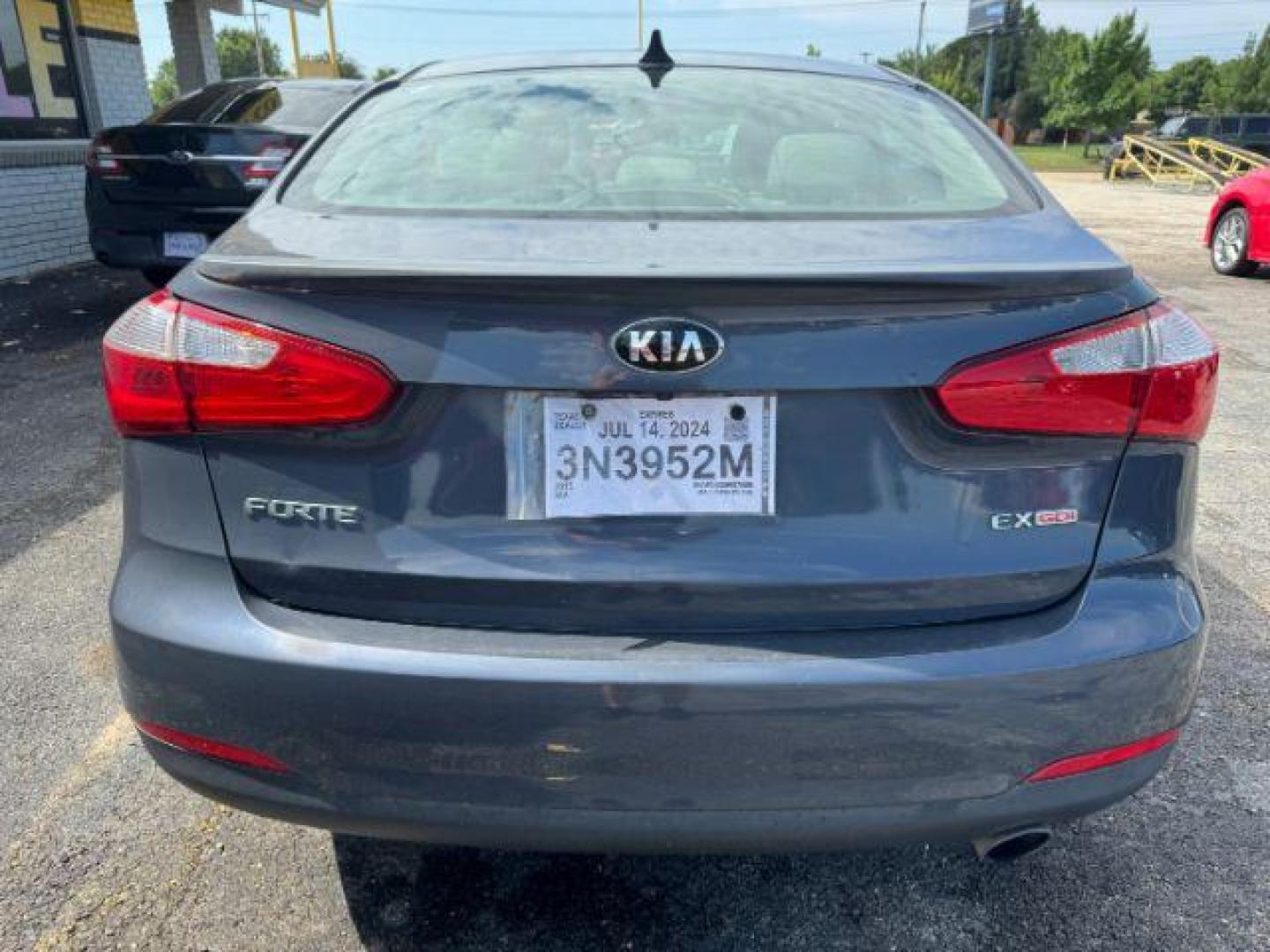 2015 GRAY Kia Forte EX (KNAFX4A85F5) with an 2.0L L4 DOHC 16V engine, 6-Speed Automatic transmission, located at 2715 W Pioneer Pkwy, Arlington, TX, 76013, (817) 265-9009, 32.710262, -97.153236 - Photo#7