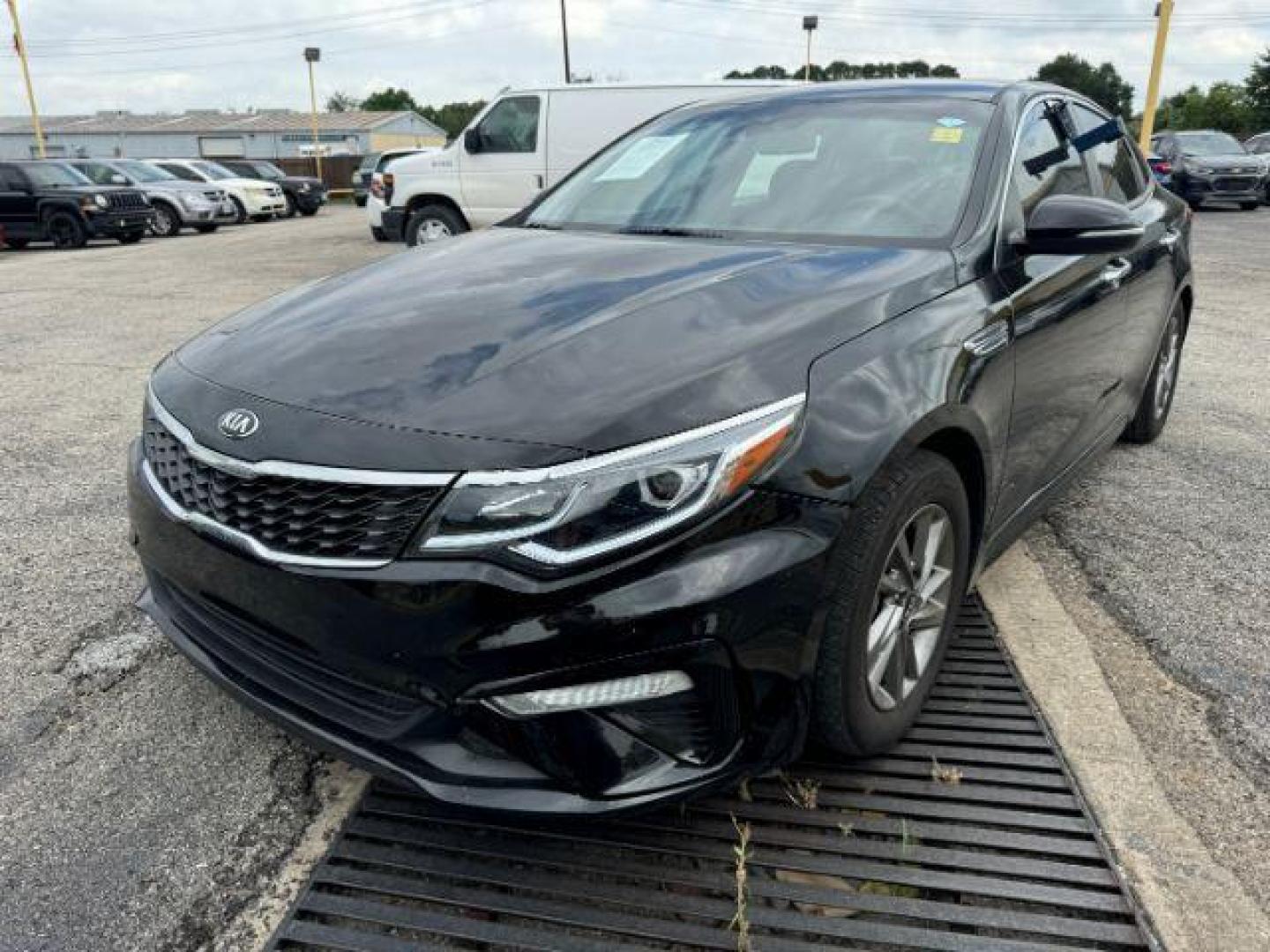 2019 BLACK Kia Optima LX (5XXGT4L37KG) with an 2.4L L4 DOHC 16V engine, 6-Speed Automatic transmission, located at 2715 W Pioneer Pkwy, Arlington, TX, 76013, (817) 265-9009, 32.710262, -97.153236 - Photo#3