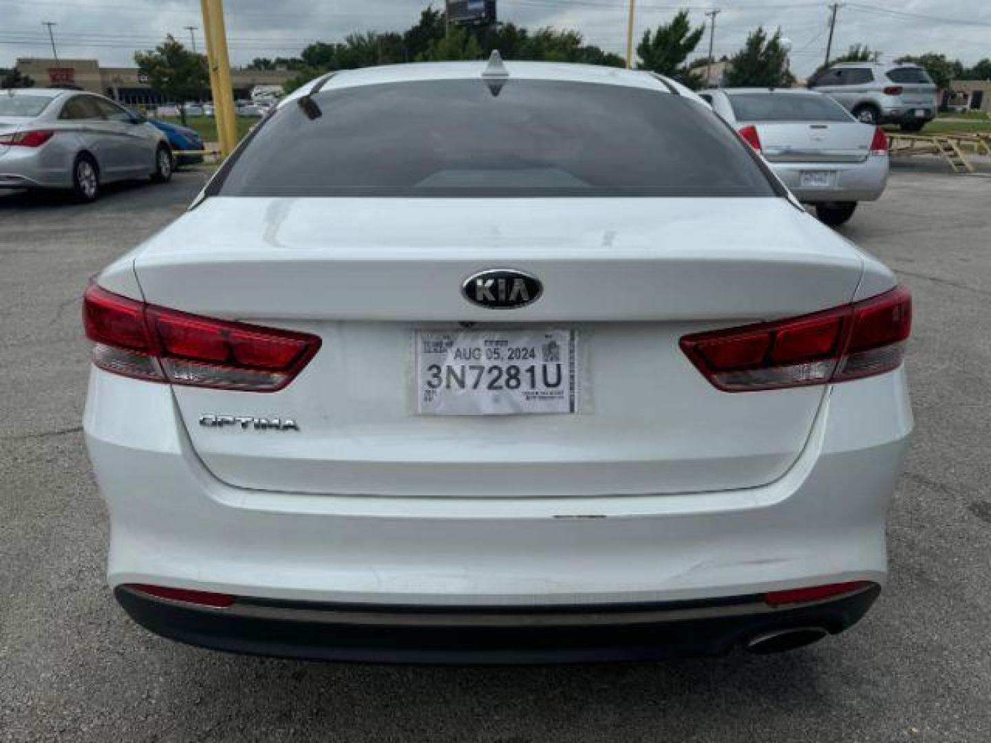 2016 WHITE Kia Optima LX (5XXGT4L32GG) with an 2.4L L4 DOHC 16V engine, 6-Speed Automatic transmission, located at 2715 W Pioneer Pkwy, Arlington, TX, 76013, (817) 265-9009, 32.710262, -97.153236 - Photo#9