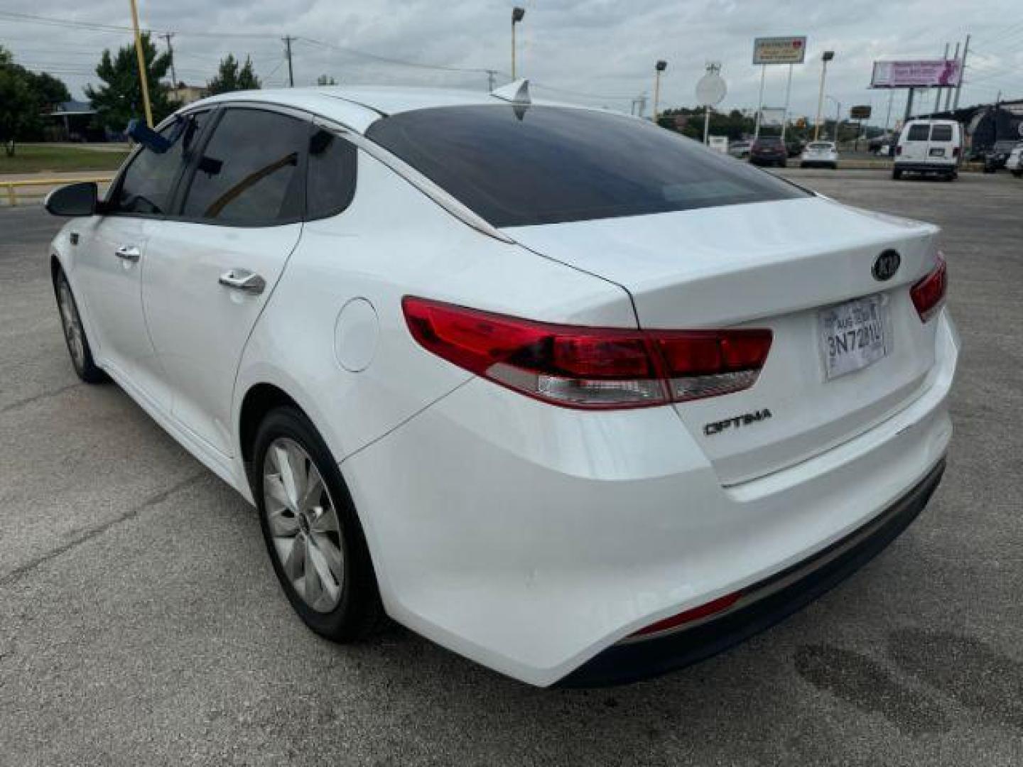 2016 WHITE Kia Optima LX (5XXGT4L32GG) with an 2.4L L4 DOHC 16V engine, 6-Speed Automatic transmission, located at 2715 W Pioneer Pkwy, Arlington, TX, 76013, (817) 265-9009, 32.710262, -97.153236 - Photo#10