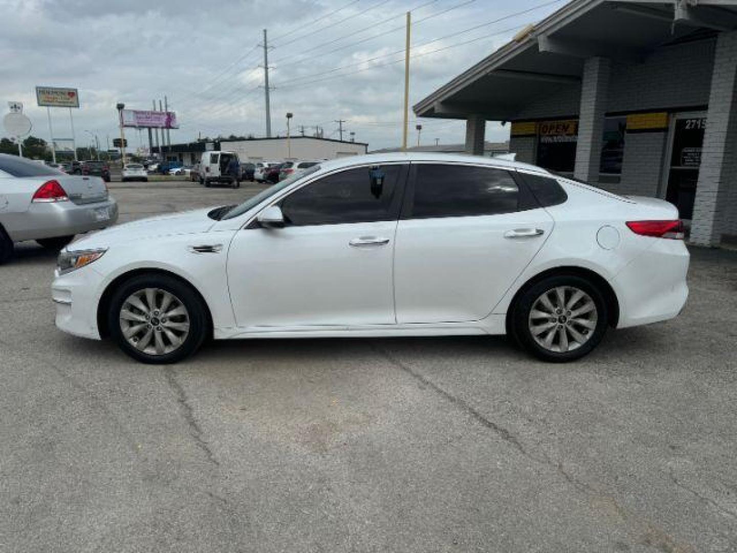 2016 WHITE Kia Optima LX (5XXGT4L32GG) with an 2.4L L4 DOHC 16V engine, 6-Speed Automatic transmission, located at 2715 W Pioneer Pkwy, Arlington, TX, 76013, (817) 265-9009, 32.710262, -97.153236 - Photo#3