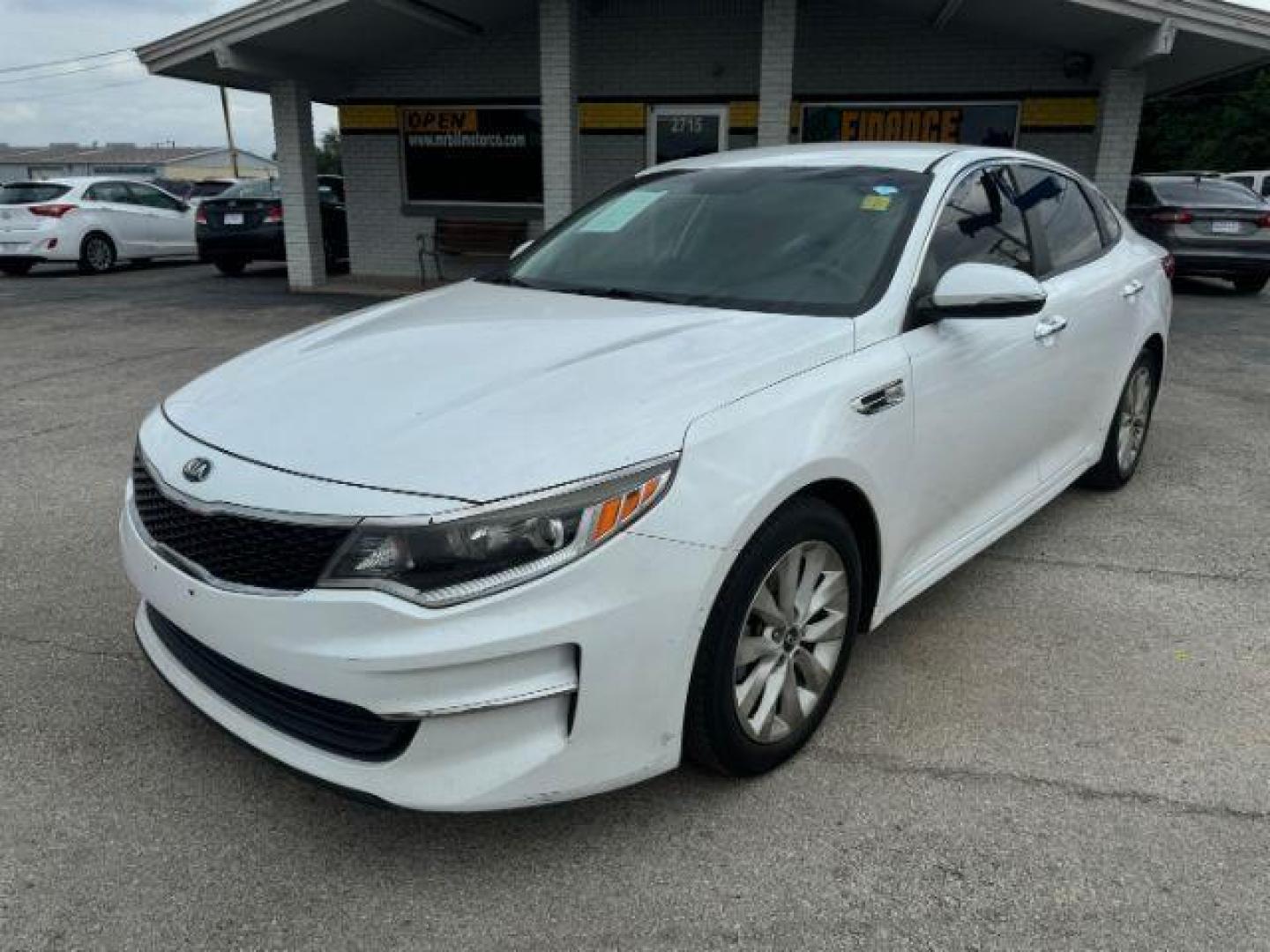 2016 WHITE Kia Optima LX (5XXGT4L32GG) with an 2.4L L4 DOHC 16V engine, 6-Speed Automatic transmission, located at 2715 W Pioneer Pkwy, Arlington, TX, 76013, (817) 265-9009, 32.710262, -97.153236 - Photo#4