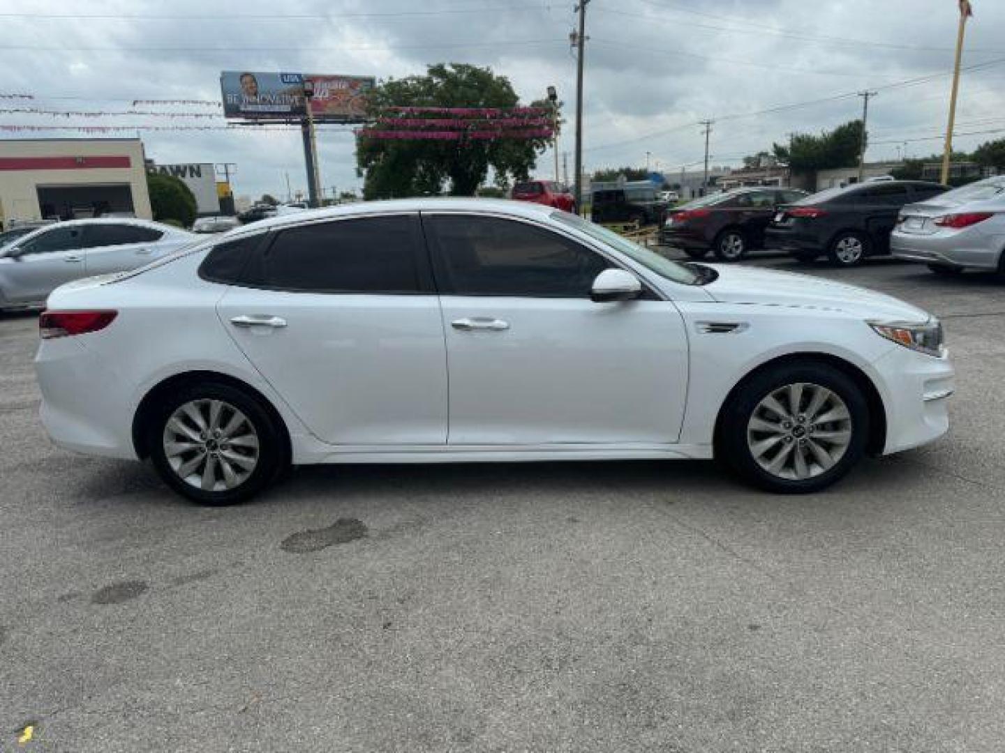 2016 WHITE Kia Optima LX (5XXGT4L32GG) with an 2.4L L4 DOHC 16V engine, 6-Speed Automatic transmission, located at 2715 W Pioneer Pkwy, Arlington, TX, 76013, (817) 265-9009, 32.710262, -97.153236 - Photo#7