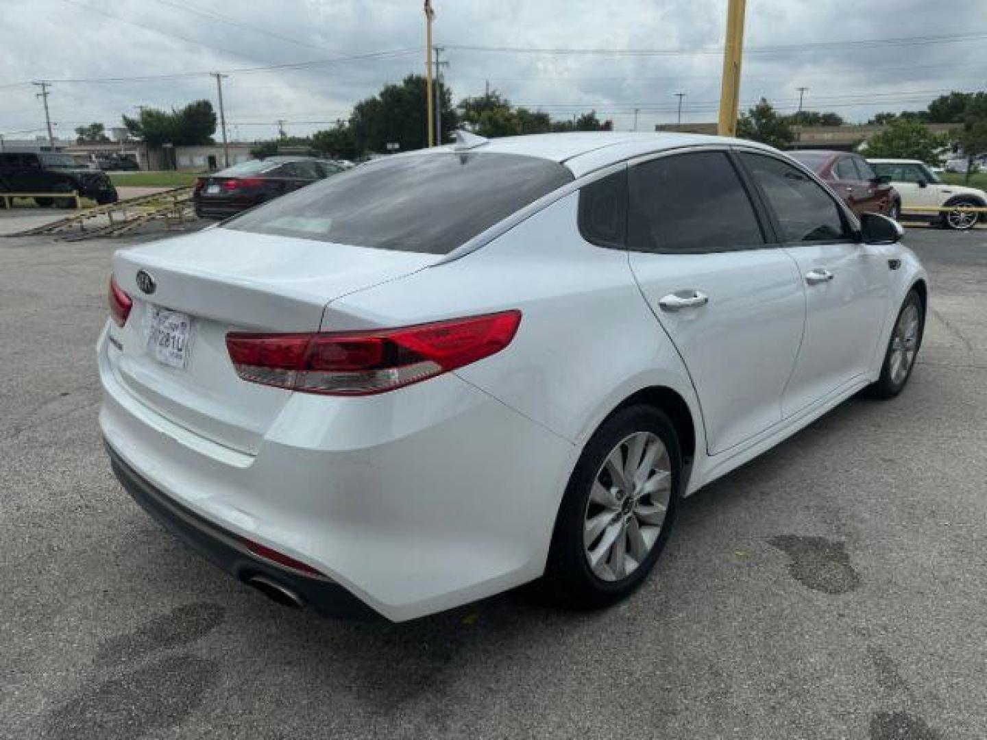 2016 WHITE Kia Optima LX (5XXGT4L32GG) with an 2.4L L4 DOHC 16V engine, 6-Speed Automatic transmission, located at 2715 W Pioneer Pkwy, Arlington, TX, 76013, (817) 265-9009, 32.710262, -97.153236 - Photo#8