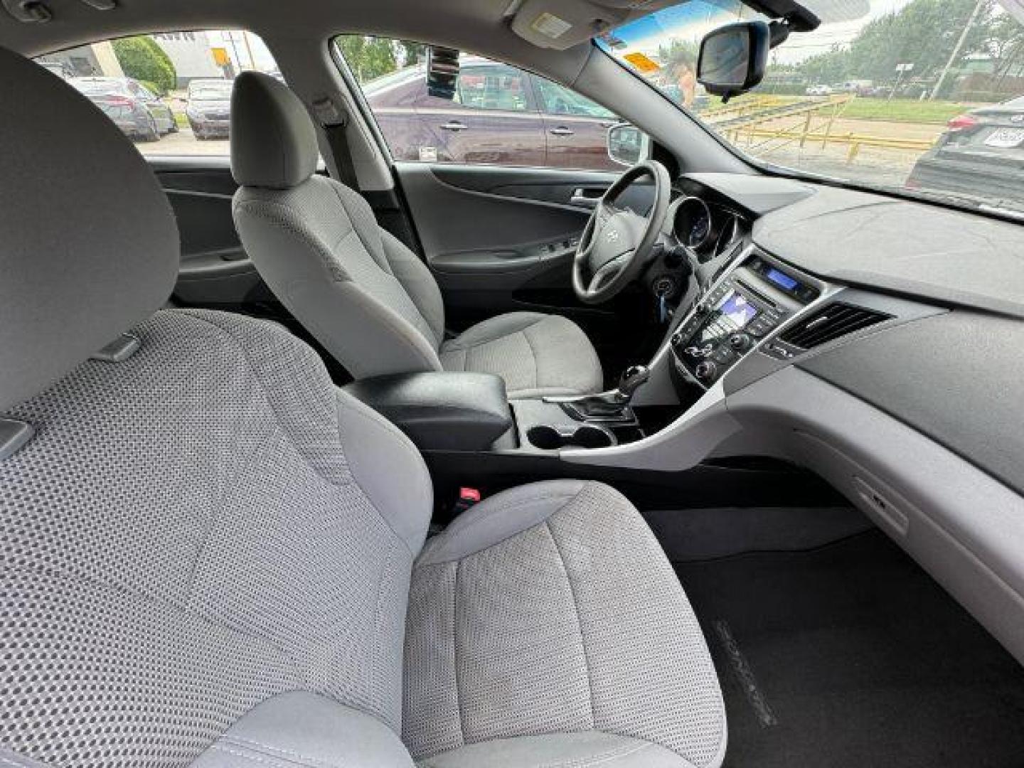 2013 SILVER Hyundai Sonata GLS (5NPEB4AC2DH) with an 2.4L L4 DOHC 16V engine, 6-Speed Automatic transmission, located at 2715 W Pioneer Pkwy, Arlington, TX, 76013, (817) 265-9009, 32.710262, -97.153236 - Photo#10