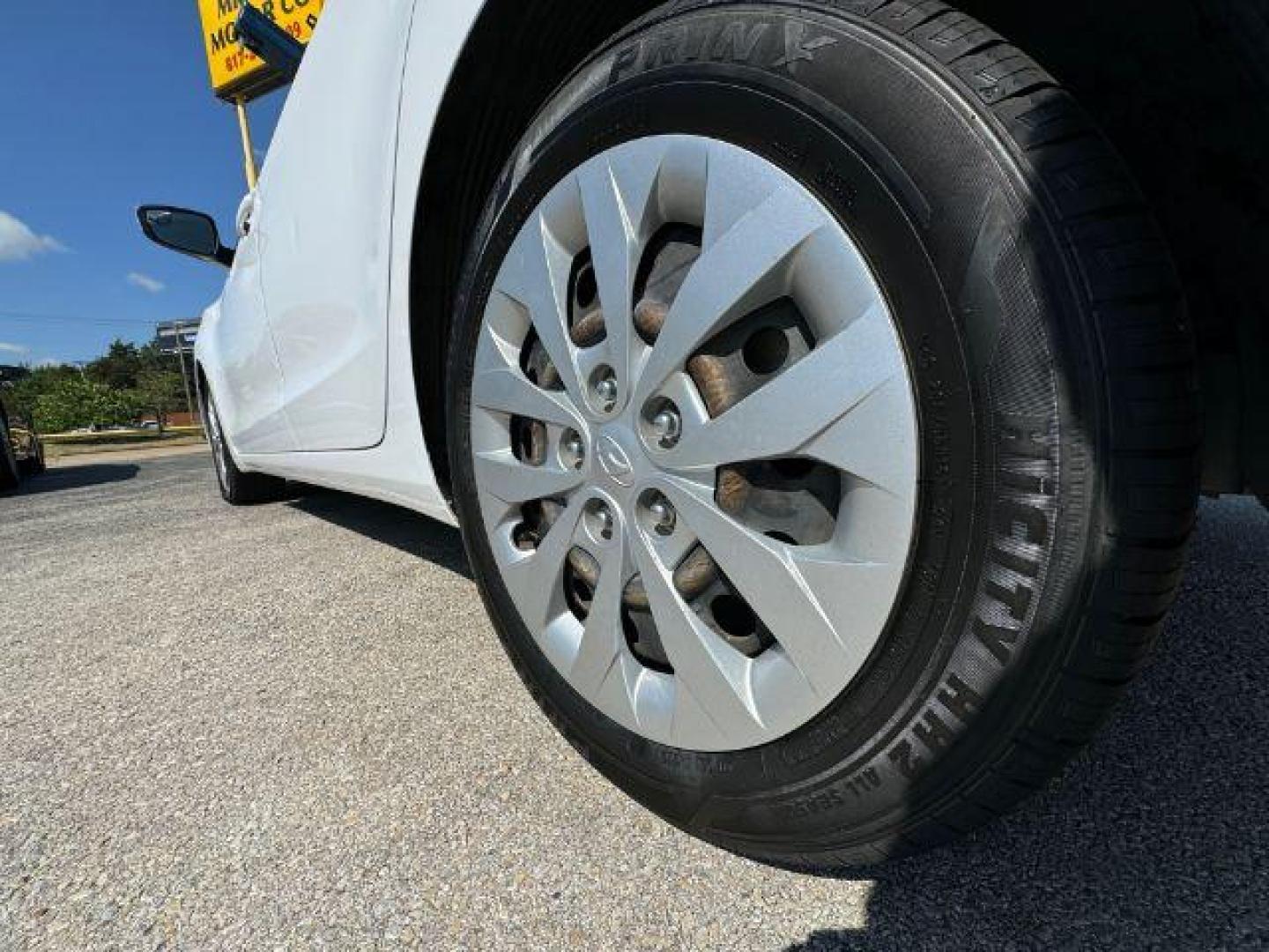 2017 WHITE Hyundai Elantra GT A/T (KMHD35LH8HU) with an 2.0L L4 16V DOHC engine, 6-Speed Automatic transmission, located at 2715 W Pioneer Pkwy, Arlington, TX, 76013, (817) 265-9009, 32.710262, -97.153236 - Photo#10