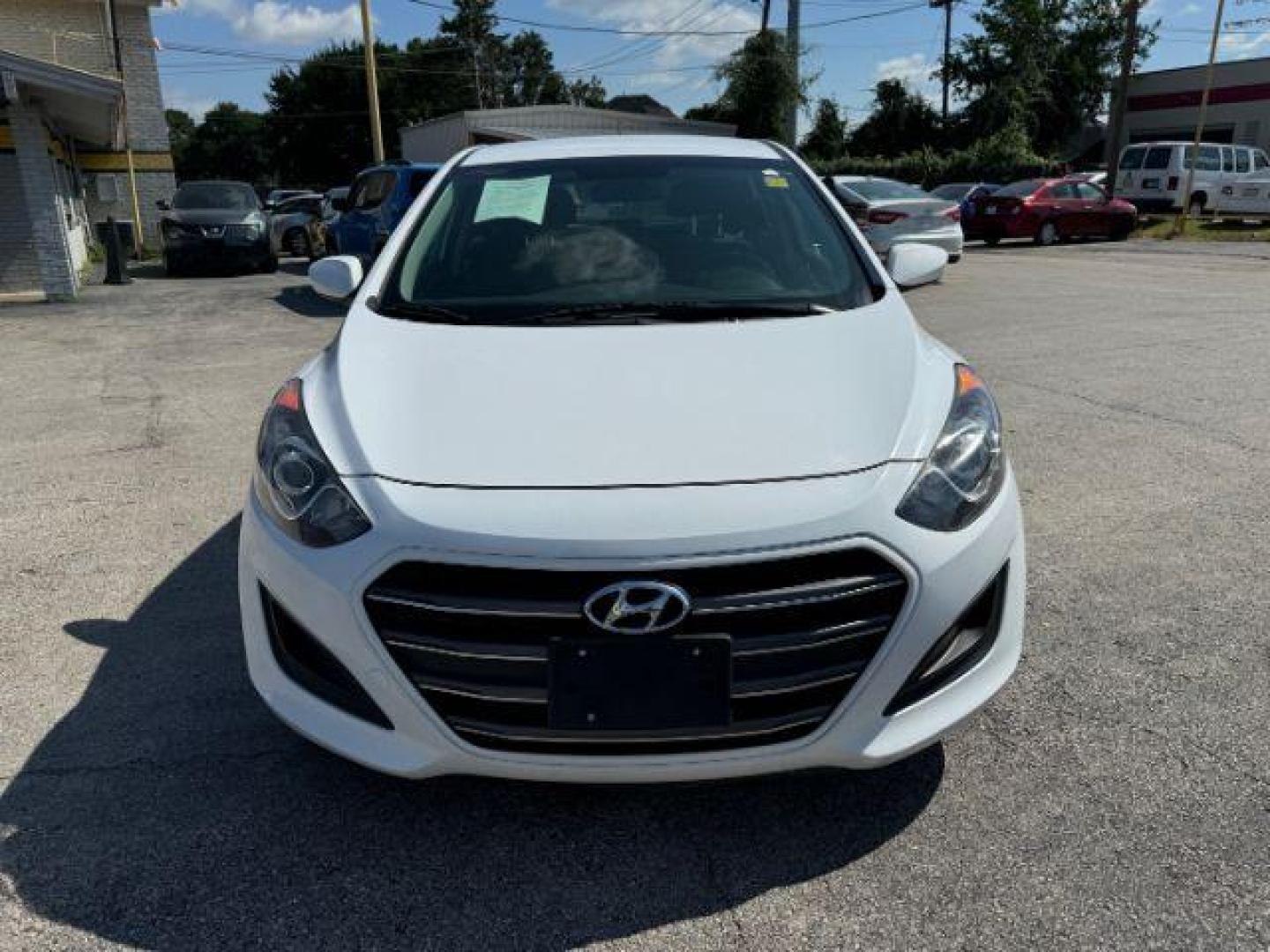 2017 WHITE Hyundai Elantra GT A/T (KMHD35LH8HU) with an 2.0L L4 16V DOHC engine, 6-Speed Automatic transmission, located at 2715 W Pioneer Pkwy, Arlington, TX, 76013, (817) 265-9009, 32.710262, -97.153236 - Photo#4