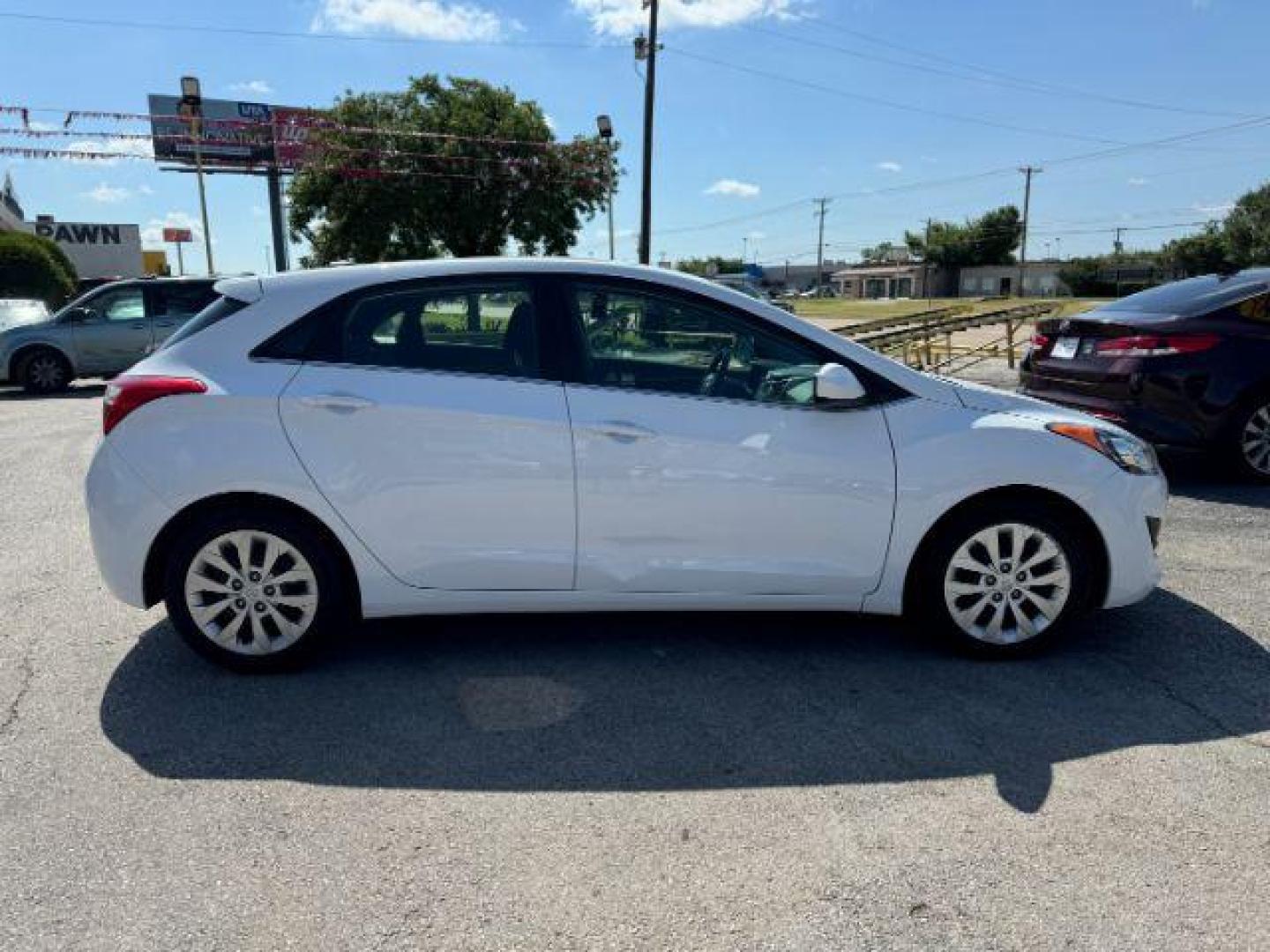 2017 WHITE Hyundai Elantra GT A/T (KMHD35LH8HU) with an 2.0L L4 16V DOHC engine, 6-Speed Automatic transmission, located at 2715 W Pioneer Pkwy, Arlington, TX, 76013, (817) 265-9009, 32.710262, -97.153236 - Photo#6