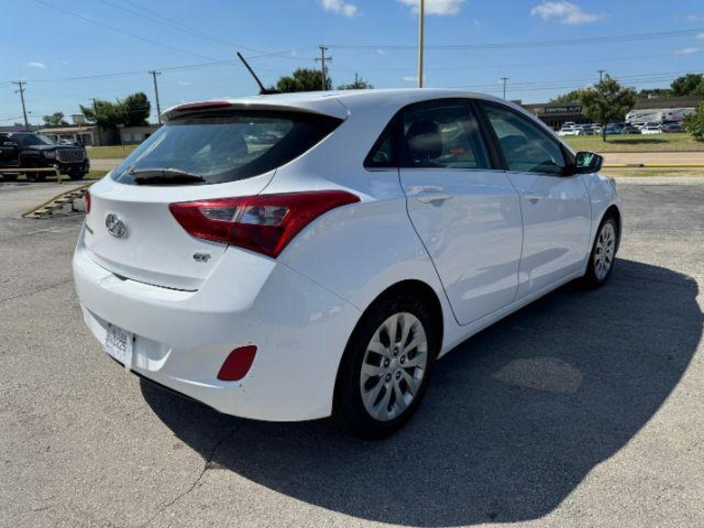 2017 WHITE Hyundai Elantra GT A/T (KMHD35LH8HU) with an 2.0L L4 16V DOHC engine, 6-Speed Automatic transmission, located at 2715 W Pioneer Pkwy, Arlington, TX, 76013, (817) 265-9009, 32.710262, -97.153236 - Photo#7