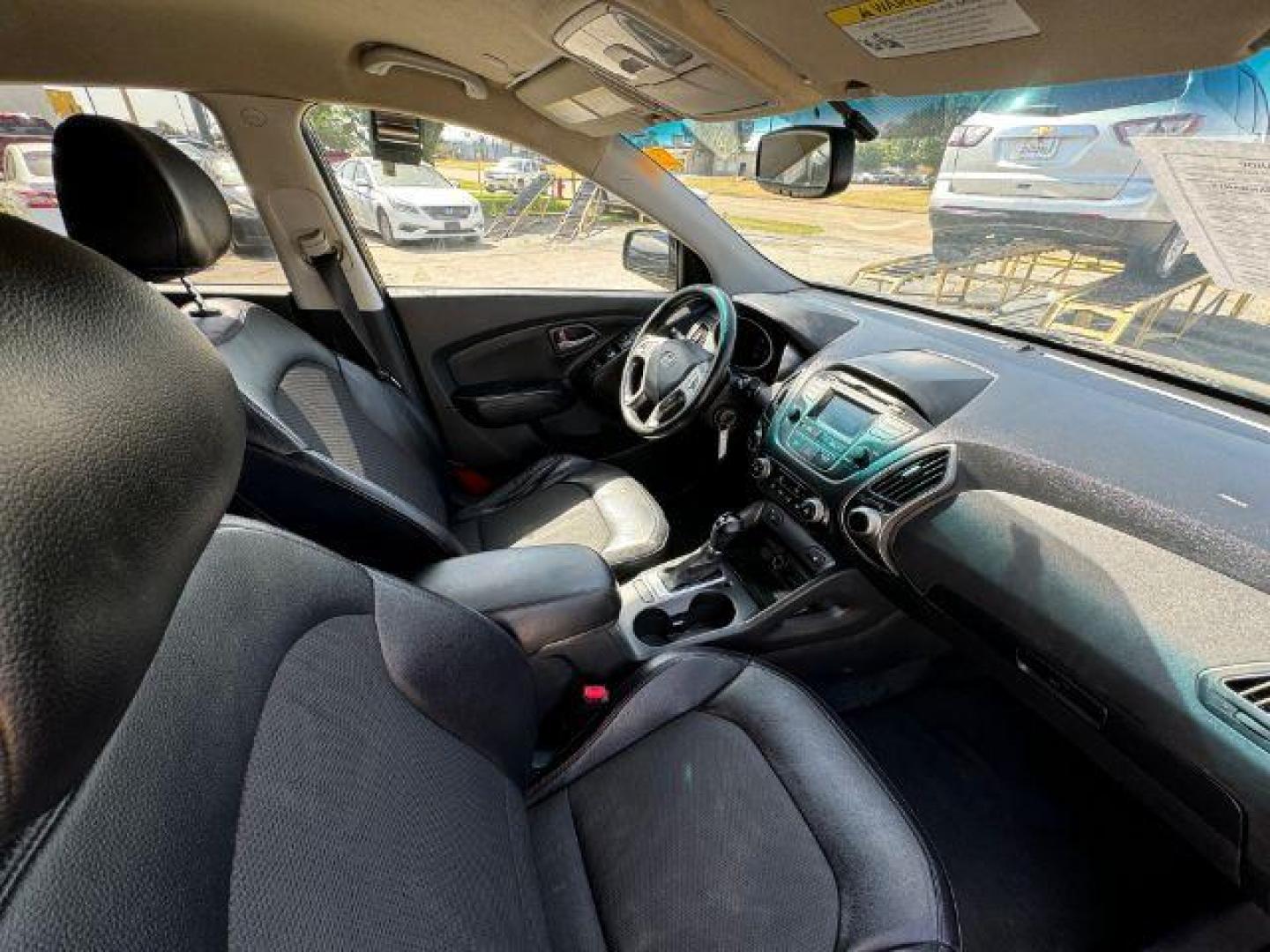 2014 BLACK Hyundai Tucson GLS 2WD (KM8JU3AG8EU) with an 2.4L L4 DOHC 16V engine, 6-Speed Automatic transmission, located at 2715 W Pioneer Pkwy, Arlington, TX, 76013, (817) 265-9009, 32.710262, -97.153236 - Photo#11