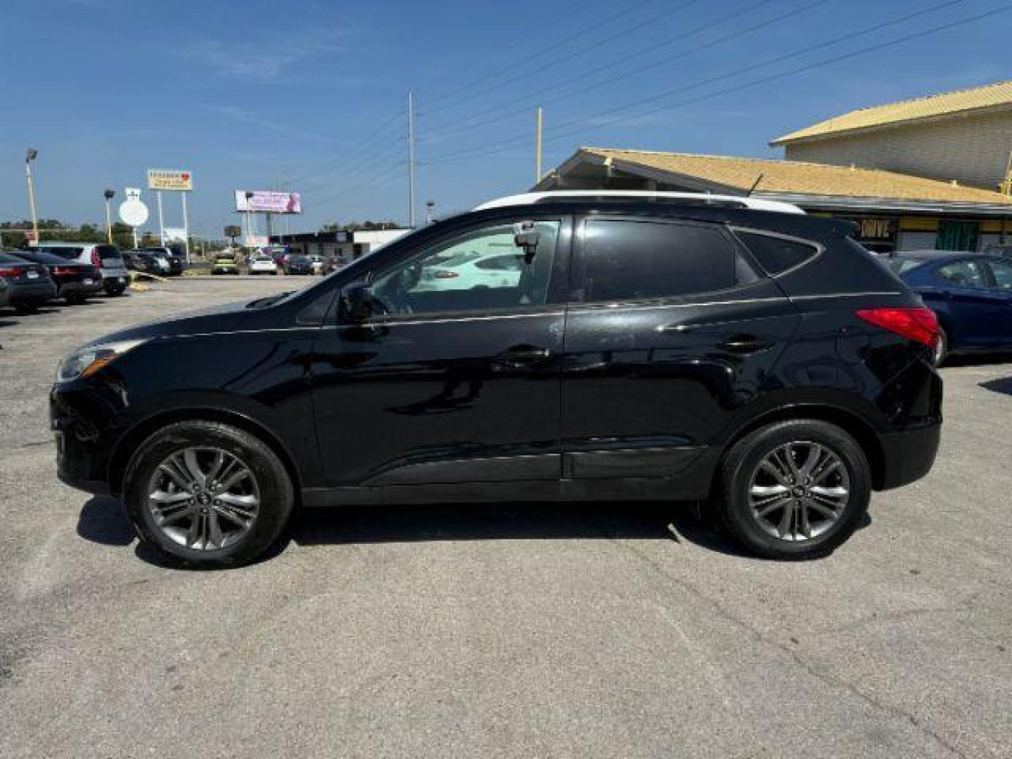 2014 BLACK Hyundai Tucson GLS 2WD (KM8JU3AG8EU) with an 2.4L L4 DOHC 16V engine, 6-Speed Automatic transmission, located at 2715 W Pioneer Pkwy, Arlington, TX, 76013, (817) 265-9009, 32.710262, -97.153236 - Photo#2