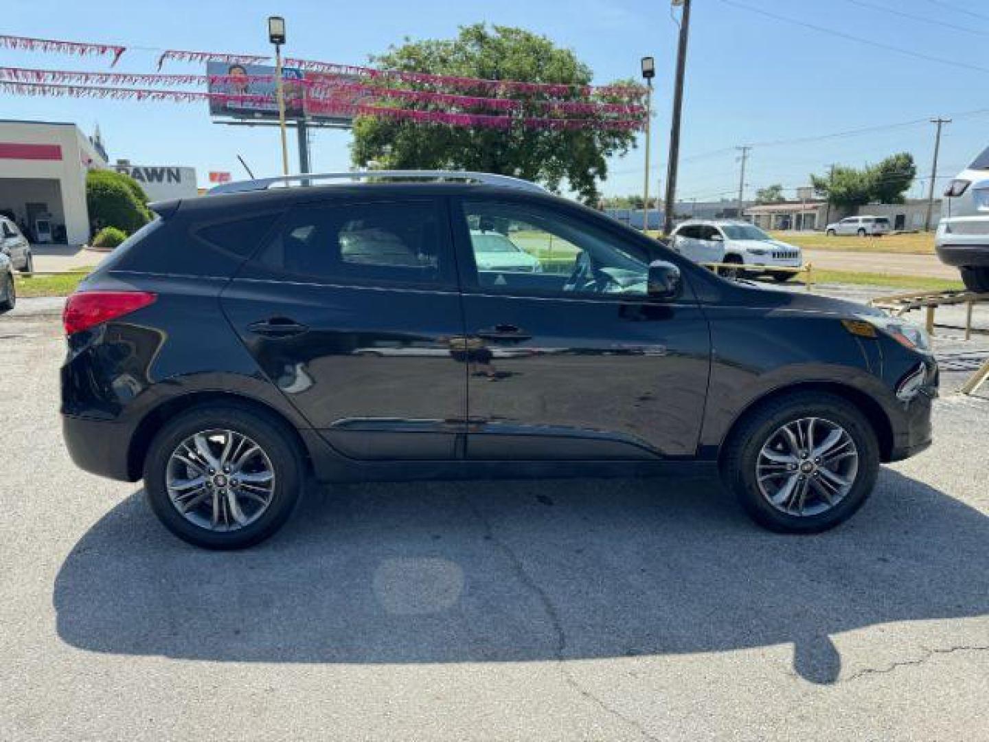 2014 BLACK Hyundai Tucson GLS 2WD (KM8JU3AG8EU) with an 2.4L L4 DOHC 16V engine, 6-Speed Automatic transmission, located at 2715 W Pioneer Pkwy, Arlington, TX, 76013, (817) 265-9009, 32.710262, -97.153236 - Photo#6