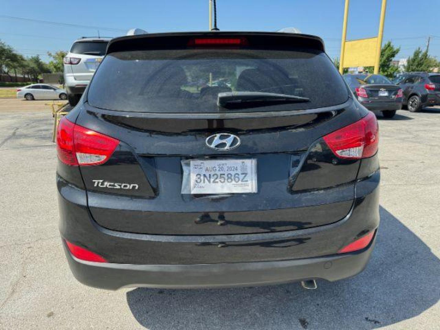 2014 BLACK Hyundai Tucson GLS 2WD (KM8JU3AG8EU) with an 2.4L L4 DOHC 16V engine, 6-Speed Automatic transmission, located at 2715 W Pioneer Pkwy, Arlington, TX, 76013, (817) 265-9009, 32.710262, -97.153236 - Photo#8