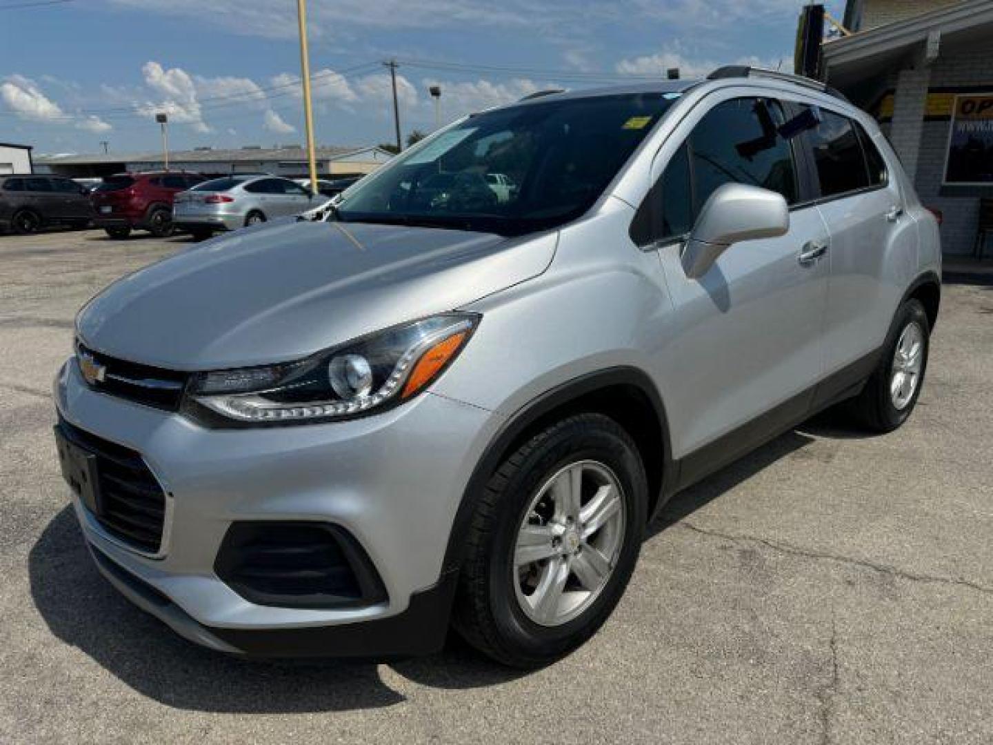 2020 SILVER Chevrolet Trax LT FWD (KL7CJLSB7LB) with an 1.4L L4 DOHC 16V engine, 6-Speed Automatic transmission, located at 2715 W Pioneer Pkwy, Arlington, TX, 76013, (817) 265-9009, 32.710262, -97.153236 - Photo#3