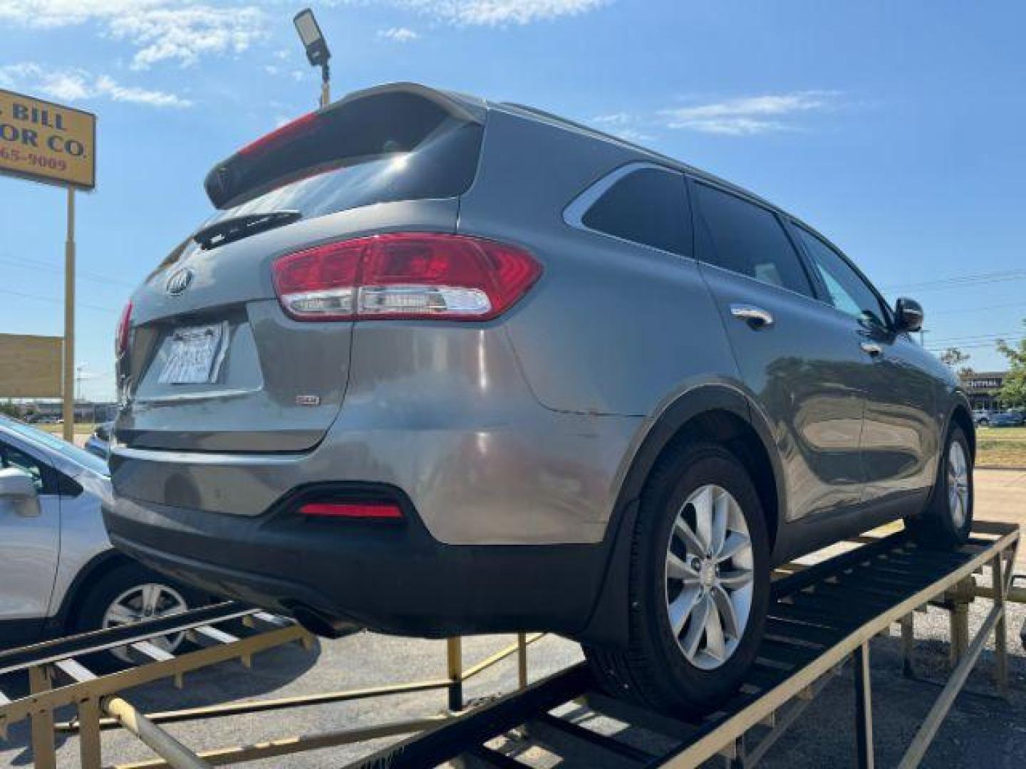 2016 GRAY Kia Sorento LX 2WD (5XYPG4A39GG) with an 2.4L L4 DOHC 16V engine, 6-Speed Automatic transmission, located at 2715 W Pioneer Pkwy, Arlington, TX, 76013, (817) 265-9009, 32.710262, -97.153236 - Photo#6