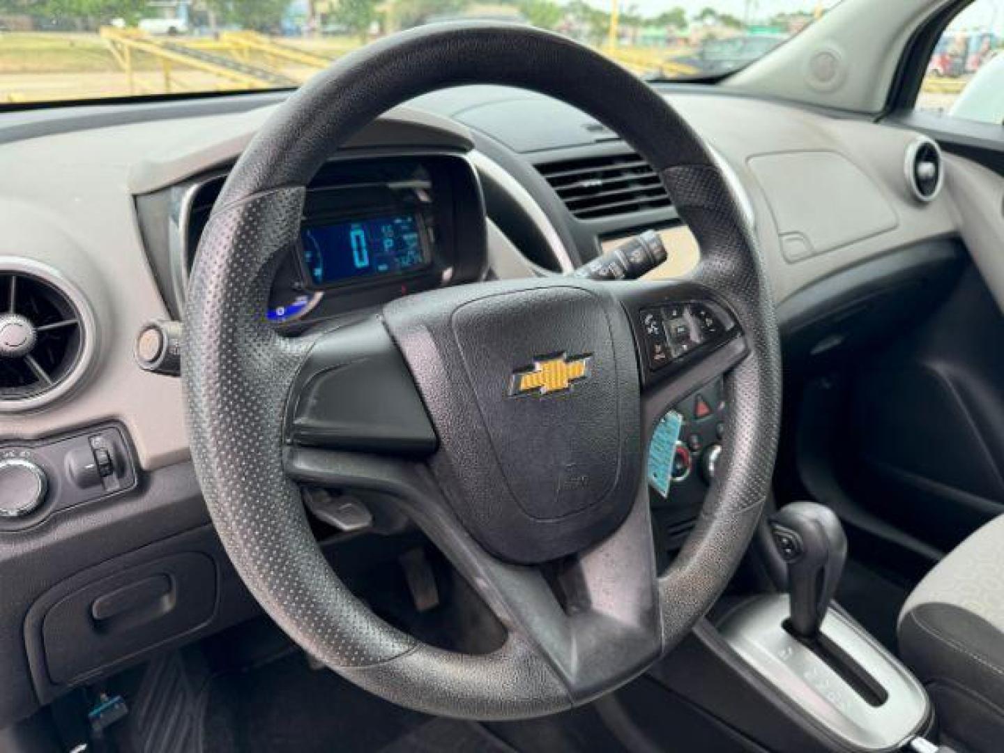 2015 WHITE Chevrolet Trax SPORT UTILITY 4-DR (KL7CJKSB6FB) with an 1.4L L4 DOHC 16V engine, 6-Speed Automatic transmission, located at 2715 W Pioneer Pkwy, Arlington, TX, 76013, (817) 265-9009, 32.710262, -97.153236 - Photo#14