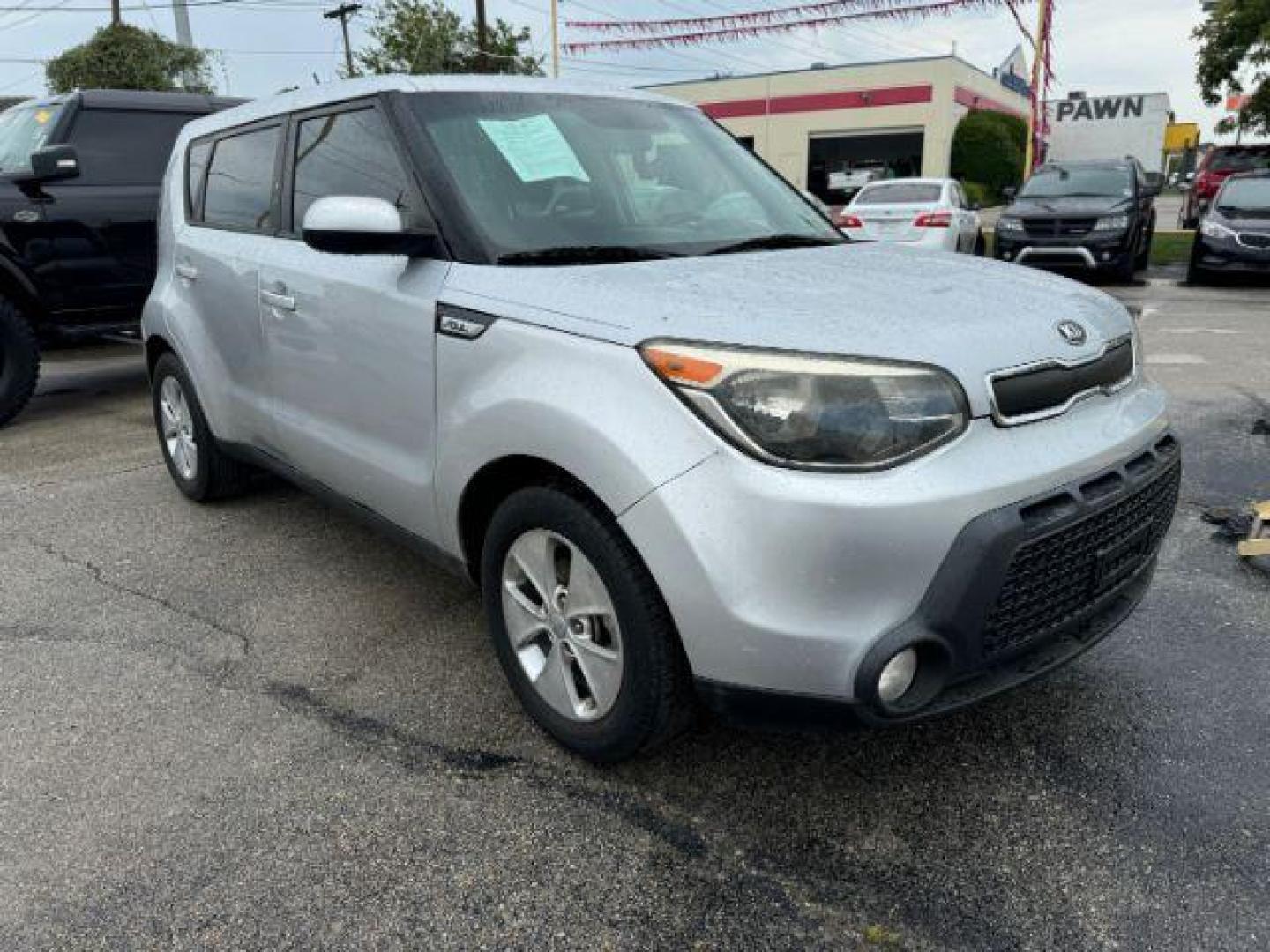 2015 SILVER Kia Soul Base (KNDJN2A2XF7) with an 1.6L L4 DOHC 16V engine, located at 2715 W Pioneer Pkwy, Arlington, TX, 76013, (817) 265-9009, 32.710262, -97.153236 - Photo#4