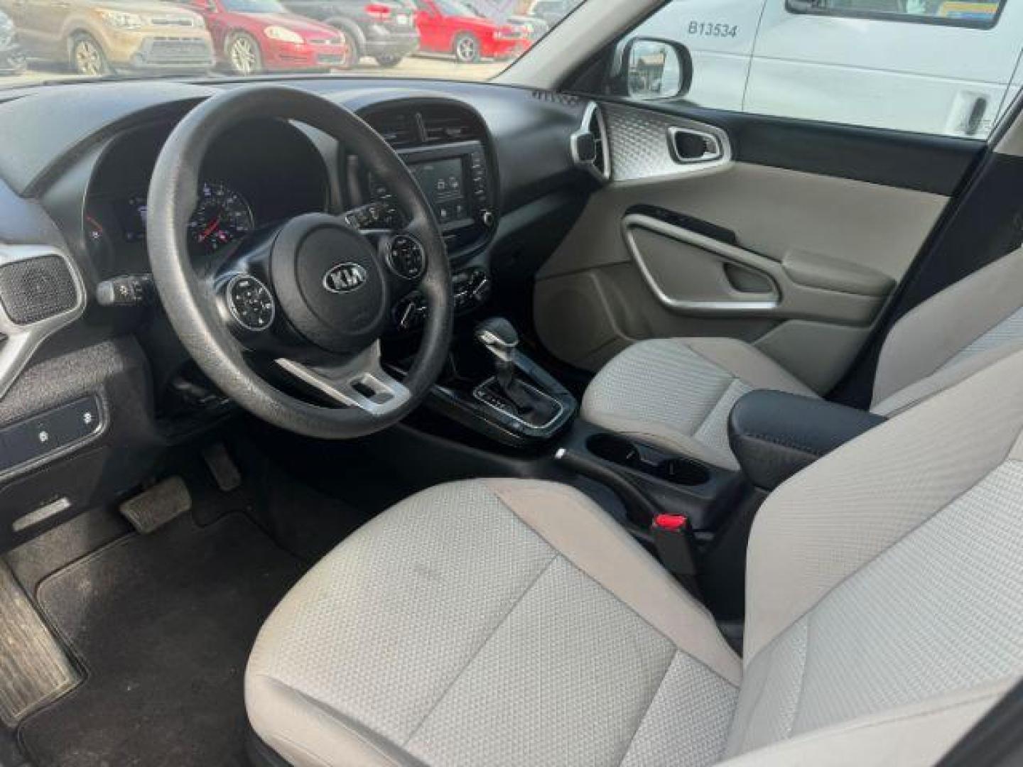 2020 SILVER Kia Soul LX CVT (KNDJ23AU4L7) with an 2.0L L4 DOHC 16V engine, Continuously Variable Transmission transmission, located at 2715 W Pioneer Pkwy, Arlington, TX, 76013, (817) 265-9009, 32.710262, -97.153236 - Photo#15