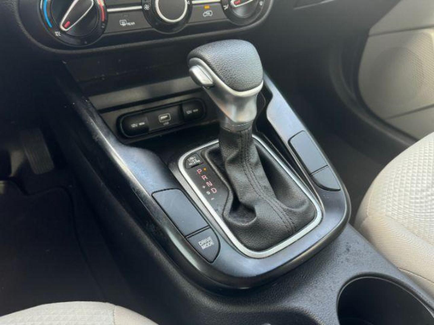 2020 SILVER Kia Soul LX CVT (KNDJ23AU4L7) with an 2.0L L4 DOHC 16V engine, Continuously Variable Transmission transmission, located at 2715 W Pioneer Pkwy, Arlington, TX, 76013, (817) 265-9009, 32.710262, -97.153236 - Photo#16