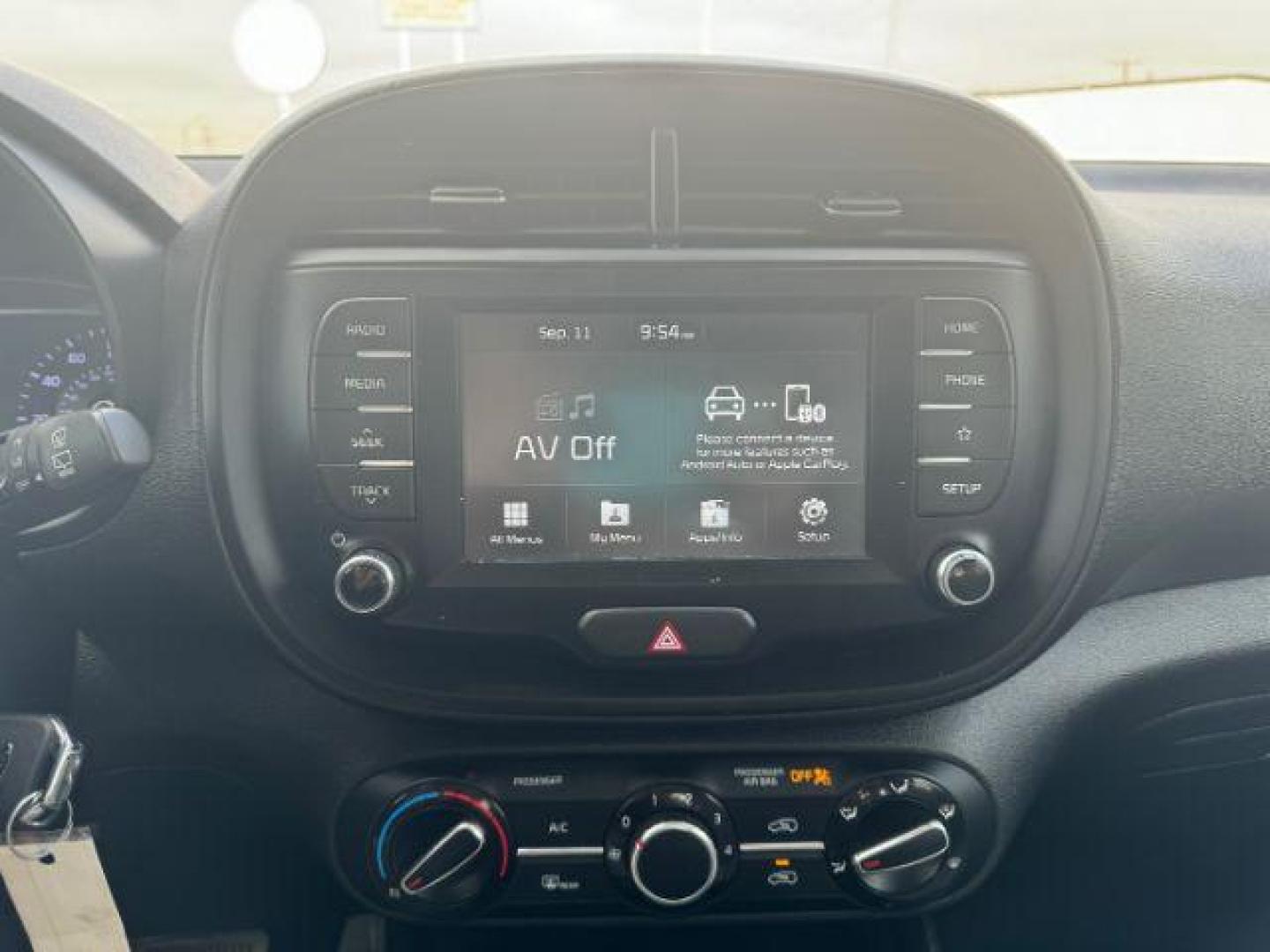 2020 SILVER Kia Soul LX CVT (KNDJ23AU4L7) with an 2.0L L4 DOHC 16V engine, Continuously Variable Transmission transmission, located at 2715 W Pioneer Pkwy, Arlington, TX, 76013, (817) 265-9009, 32.710262, -97.153236 - Photo#17