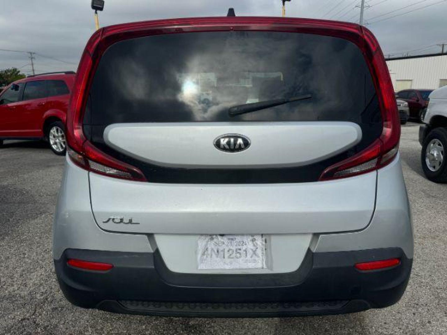 2020 SILVER Kia Soul LX CVT (KNDJ23AU4L7) with an 2.0L L4 DOHC 16V engine, Continuously Variable Transmission transmission, located at 2715 W Pioneer Pkwy, Arlington, TX, 76013, (817) 265-9009, 32.710262, -97.153236 - Photo#7