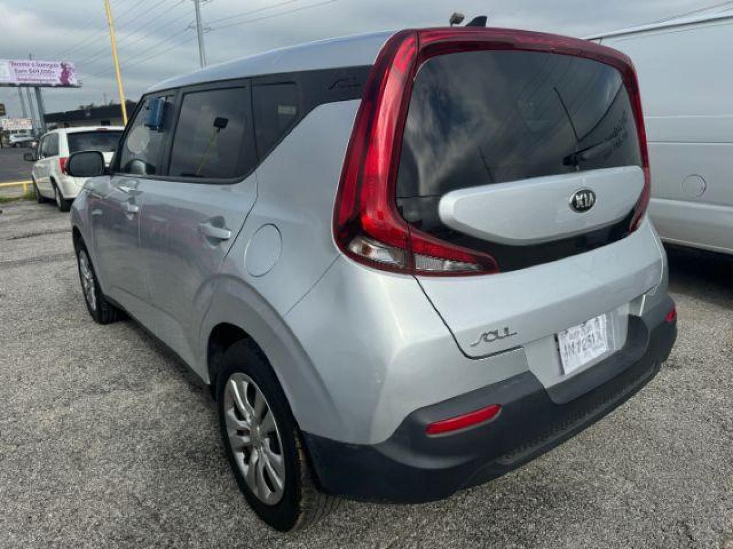 2020 SILVER Kia Soul LX CVT (KNDJ23AU4L7) with an 2.0L L4 DOHC 16V engine, Continuously Variable Transmission transmission, located at 2715 W Pioneer Pkwy, Arlington, TX, 76013, (817) 265-9009, 32.710262, -97.153236 - Photo#8