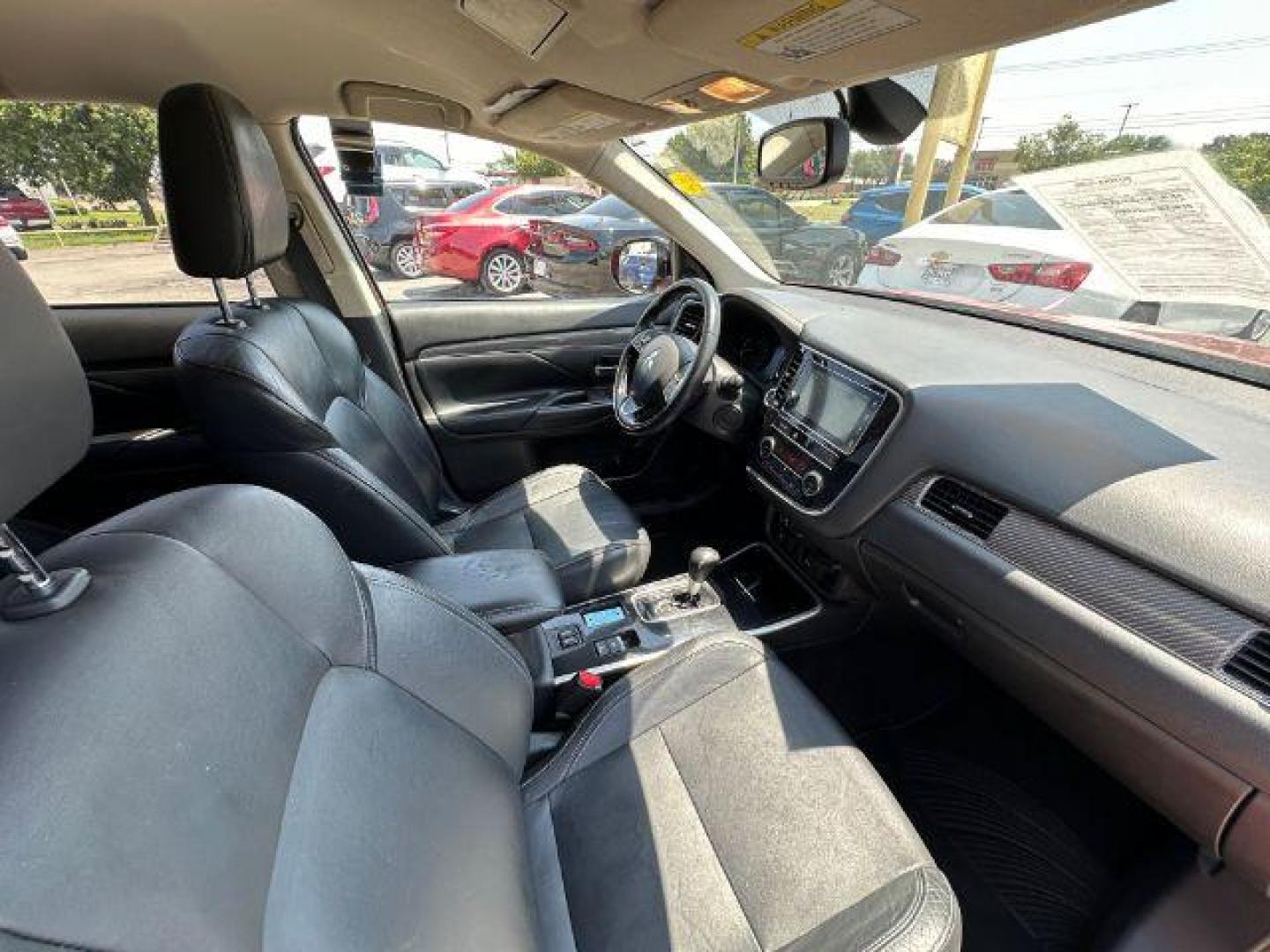 2020 RED Mitsubishi Outlander ES 2WD (JA4AD2A37LZ) with an 2.4L L4 DOHC 16V engine, Continuously Variabl transmission, located at 2715 W Pioneer Pkwy, Arlington, TX, 76013, (817) 265-9009, 32.710262, -97.153236 - Photo#10