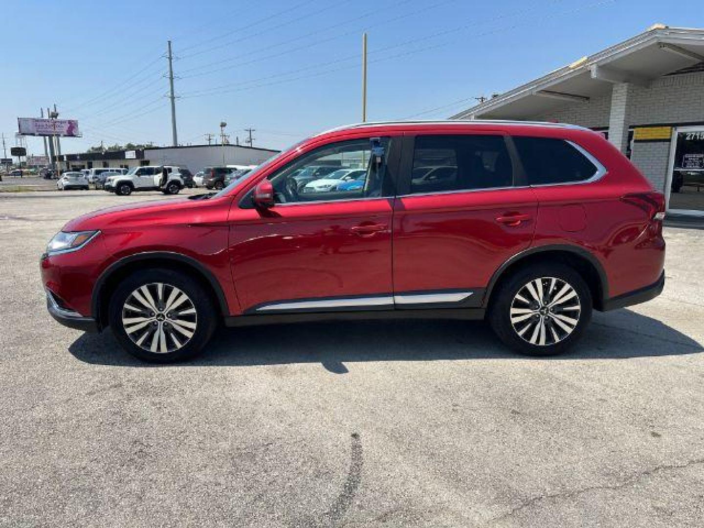 2020 RED Mitsubishi Outlander ES 2WD (JA4AD2A37LZ) with an 2.4L L4 DOHC 16V engine, Continuously Variabl transmission, located at 2715 W Pioneer Pkwy, Arlington, TX, 76013, (817) 265-9009, 32.710262, -97.153236 - Photo#1