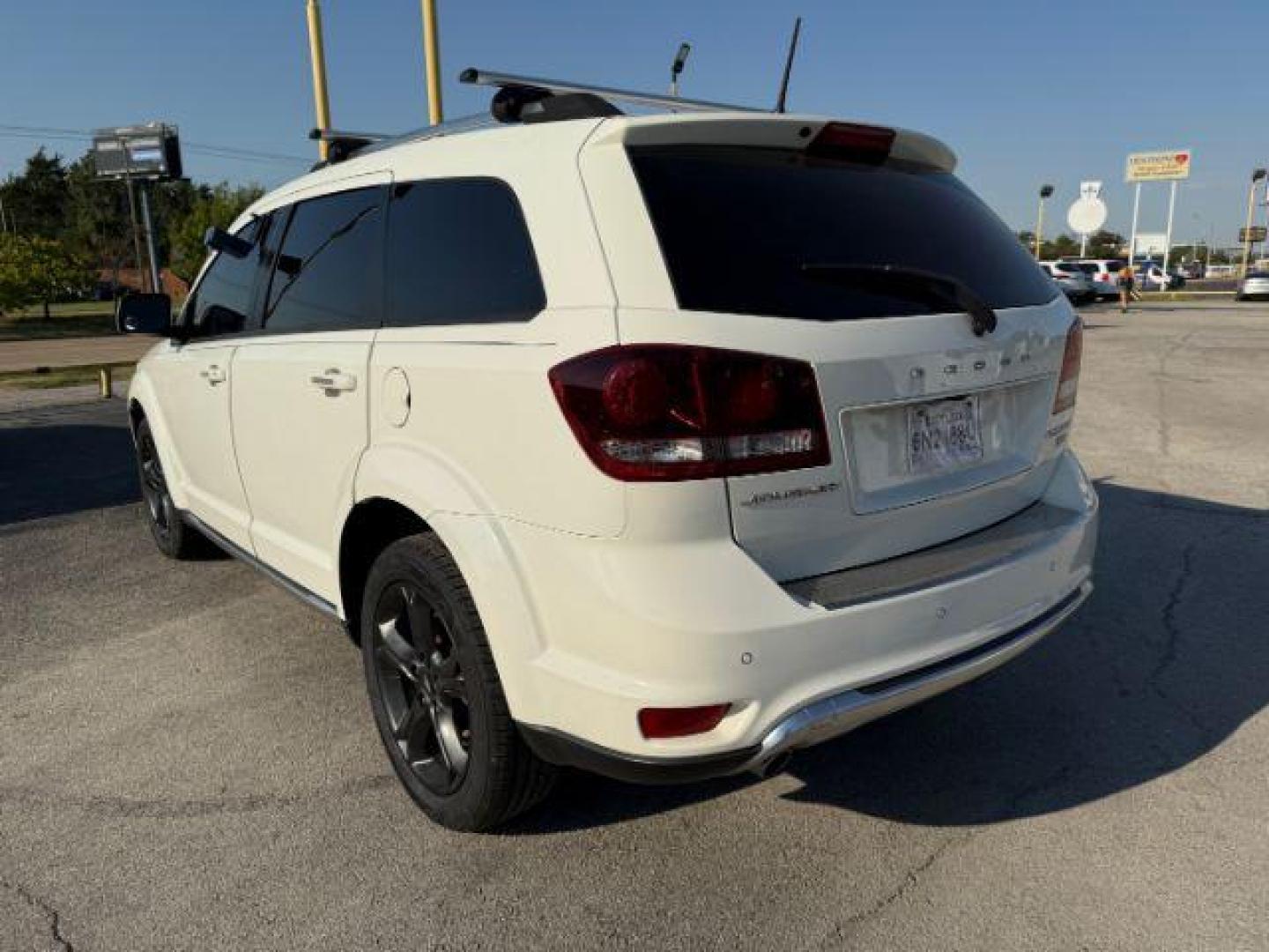 2018 WHITE Dodge Journey Crossroad FWD (3C4PDCGG4JT) with an 3.6L V6 DOHC 24V engine, 4-Speed Automatic transmission, located at 2715 W Pioneer Pkwy, Arlington, TX, 76013, (817) 265-9009, 32.710262, -97.153236 - Photo#9