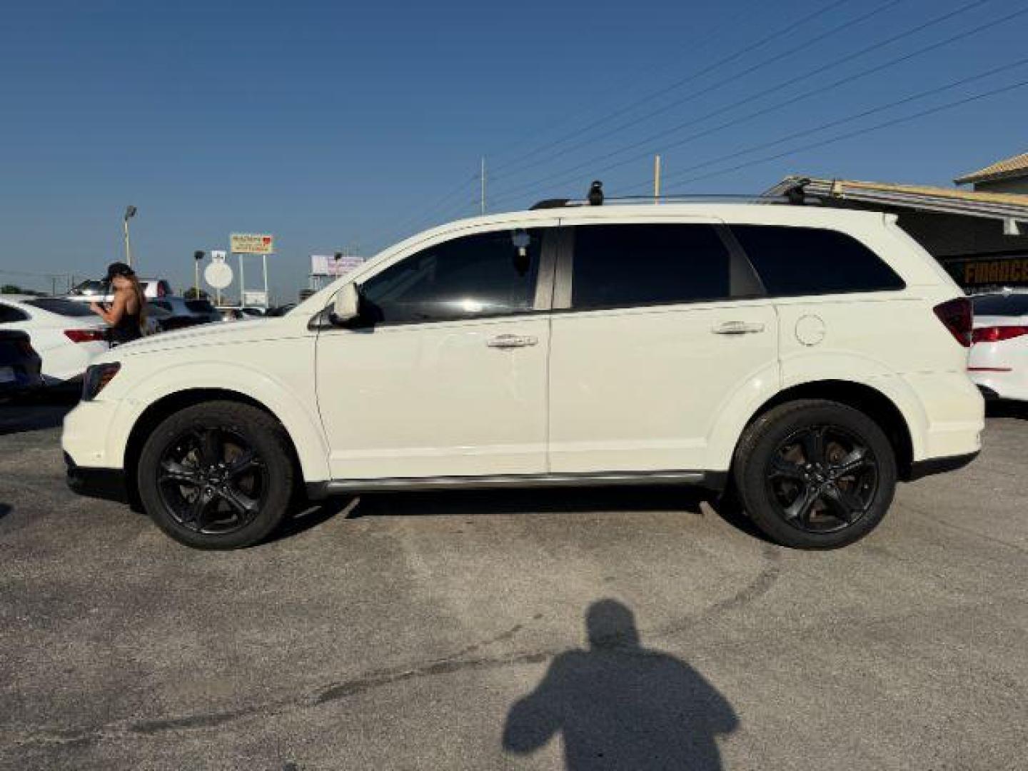 2018 WHITE Dodge Journey Crossroad FWD (3C4PDCGG4JT) with an 3.6L V6 DOHC 24V engine, 4-Speed Automatic transmission, located at 2715 W Pioneer Pkwy, Arlington, TX, 76013, (817) 265-9009, 32.710262, -97.153236 - Photo#2