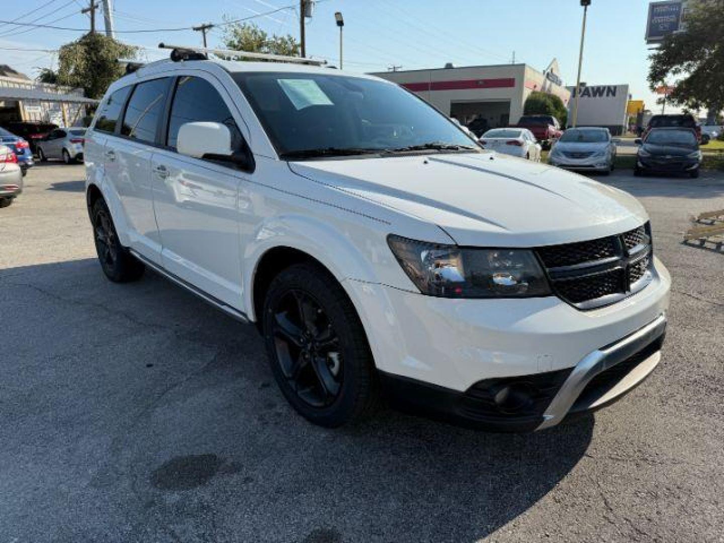 2018 WHITE Dodge Journey Crossroad FWD (3C4PDCGG4JT) with an 3.6L V6 DOHC 24V engine, 4-Speed Automatic transmission, located at 2715 W Pioneer Pkwy, Arlington, TX, 76013, (817) 265-9009, 32.710262, -97.153236 - Photo#5