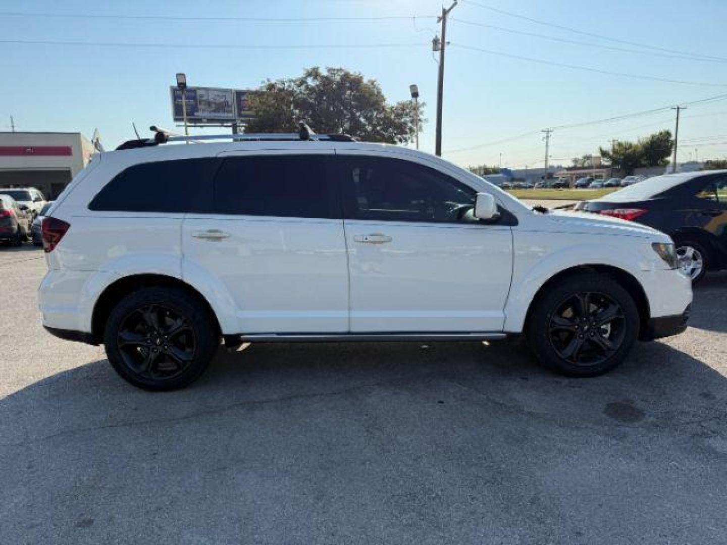 2018 WHITE Dodge Journey Crossroad FWD (3C4PDCGG4JT) with an 3.6L V6 DOHC 24V engine, 4-Speed Automatic transmission, located at 2715 W Pioneer Pkwy, Arlington, TX, 76013, (817) 265-9009, 32.710262, -97.153236 - Photo#6