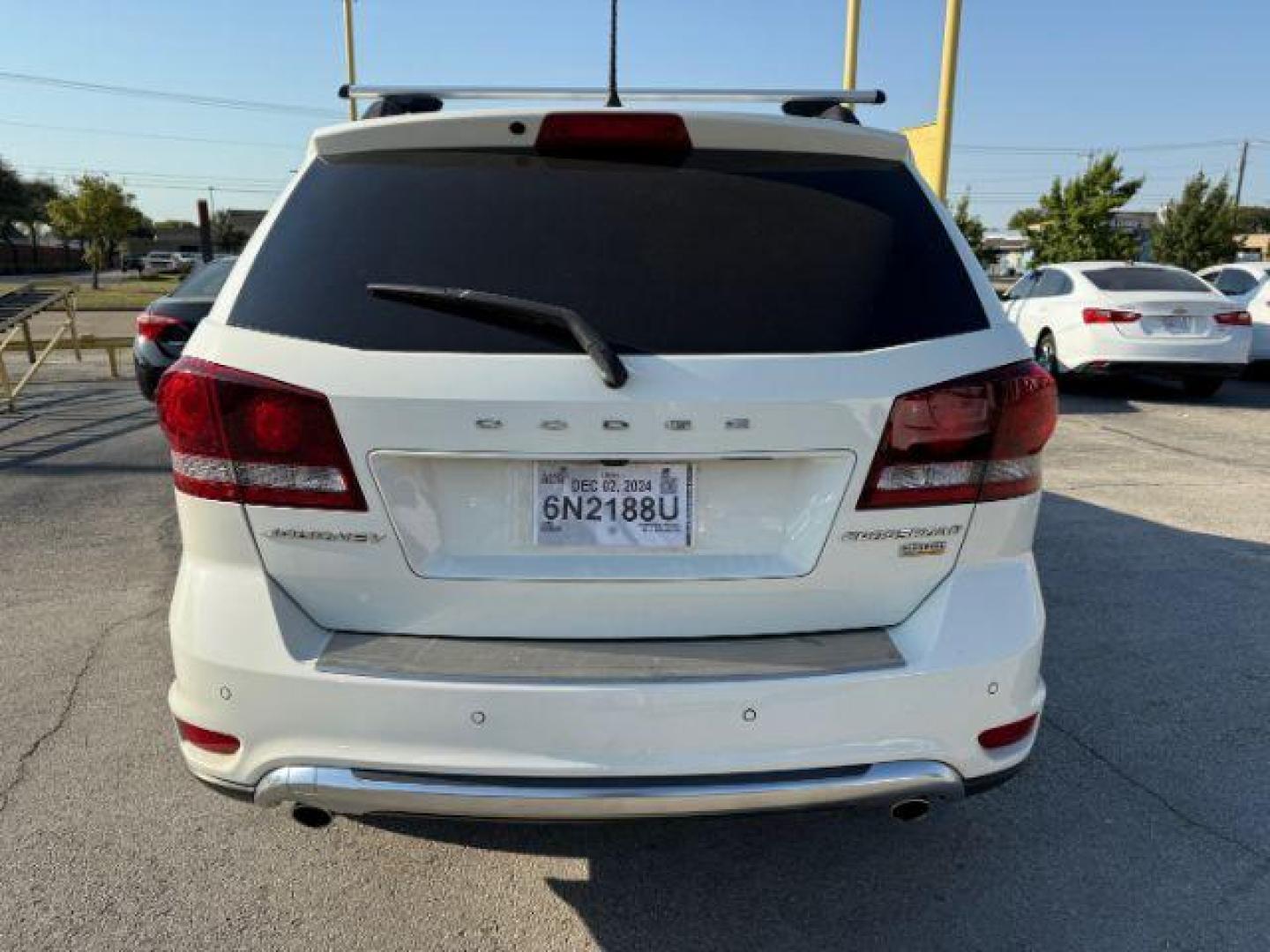 2018 WHITE Dodge Journey Crossroad FWD (3C4PDCGG4JT) with an 3.6L V6 DOHC 24V engine, 4-Speed Automatic transmission, located at 2715 W Pioneer Pkwy, Arlington, TX, 76013, (817) 265-9009, 32.710262, -97.153236 - Photo#8