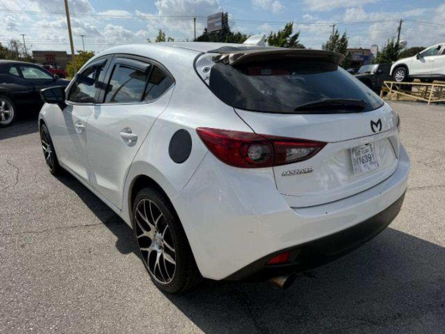 2015 WHITE Mazda MAZDA3 i Touring AT 5-Door (JM1BM1L72F1) with an 2.0L L4 DOHC 16V engine, 6-Speed Automatic transmission, located at 2715 W Pioneer Pkwy, Arlington, TX, 76013, (817) 265-9009, 32.710262, -97.153236 - Photo#9