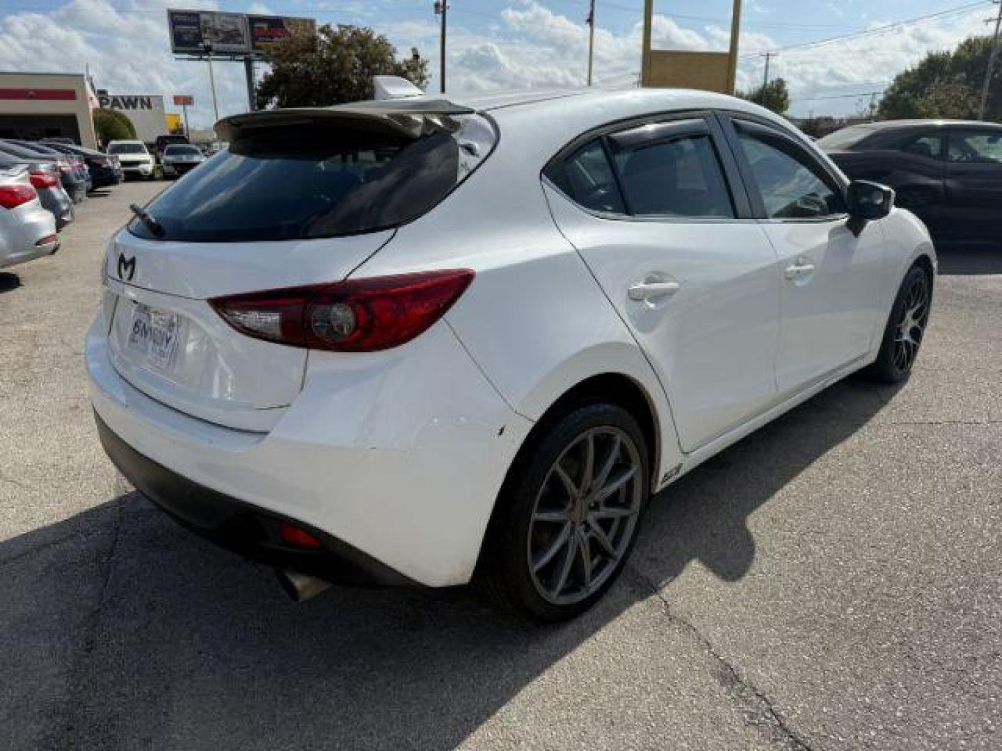 2015 WHITE Mazda MAZDA3 i Touring AT 5-Door (JM1BM1L72F1) with an 2.0L L4 DOHC 16V engine, 6-Speed Automatic transmission, located at 2715 W Pioneer Pkwy, Arlington, TX, 76013, (817) 265-9009, 32.710262, -97.153236 - Photo#7