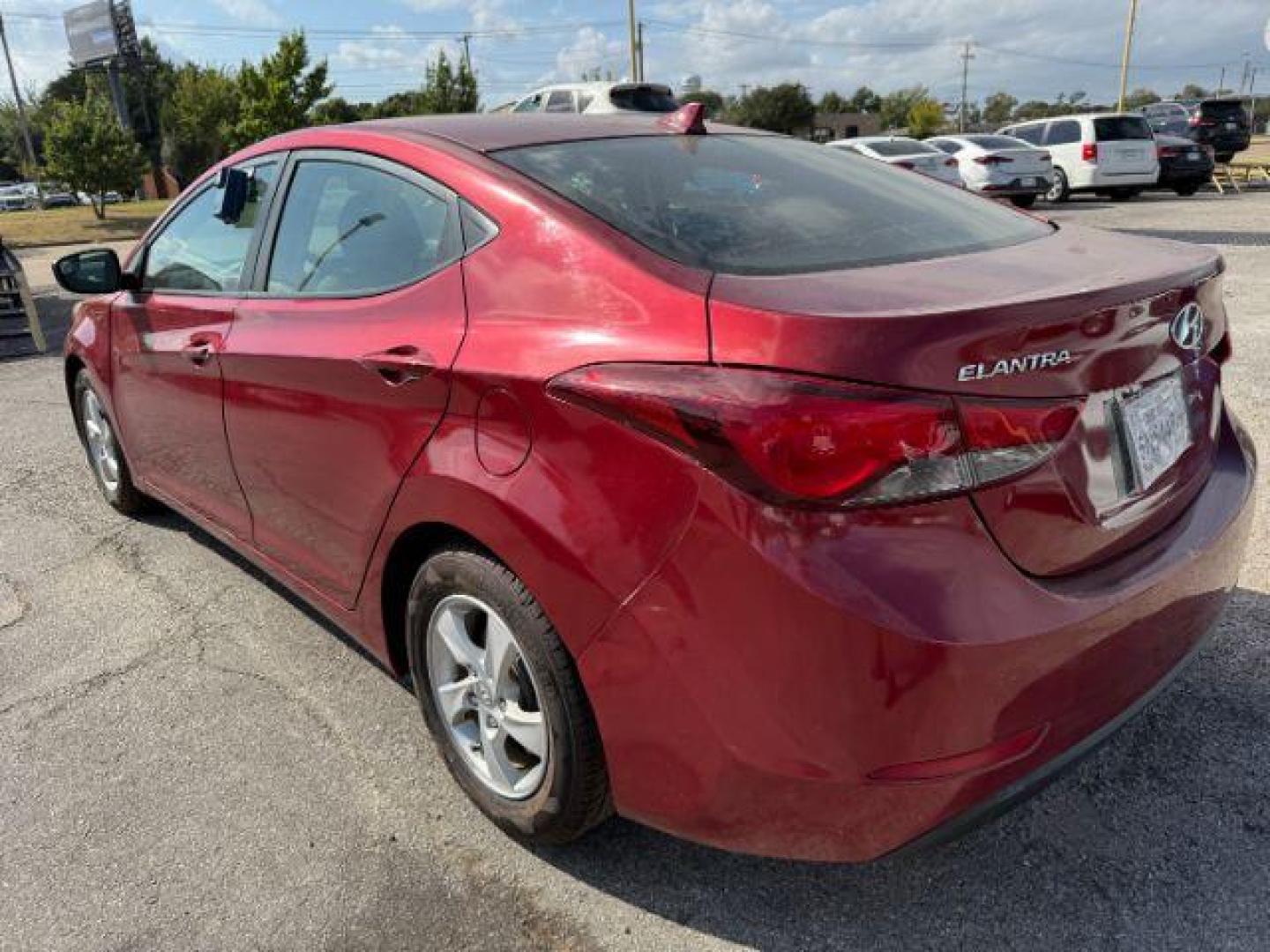 2014 RED Hyundai Elantra SE (5NPDH4AE1EH) , located at 2715 W Pioneer Pkwy, Arlington, TX, 76013, (817) 265-9009, 32.710262, -97.153236 - Photo#8