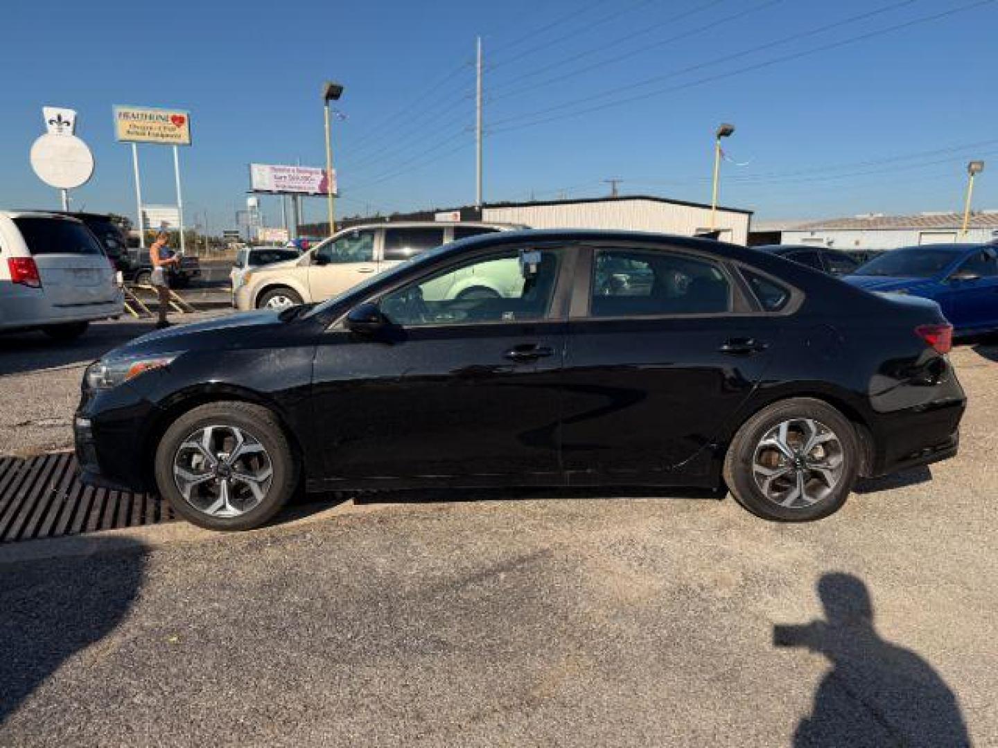 2020 BLACK Kia Forte FE (3KPF24AD8LE) with an 2.0L L4 DOHC 16V engine, Continuously Variable Transmission transmission, located at 2715 W Pioneer Pkwy, Arlington, TX, 76013, (817) 265-9009, 32.710262, -97.153236 - Photo#2