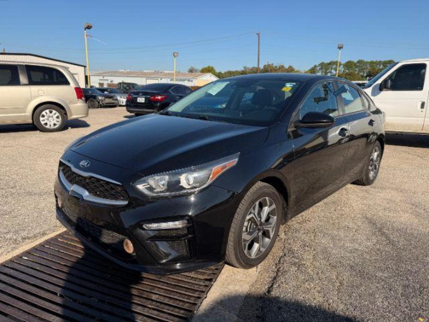 2020 BLACK Kia Forte FE (3KPF24AD8LE) with an 2.0L L4 DOHC 16V engine, Continuously Variable Transmission transmission, located at 2715 W Pioneer Pkwy, Arlington, TX, 76013, (817) 265-9009, 32.710262, -97.153236 - Photo#3