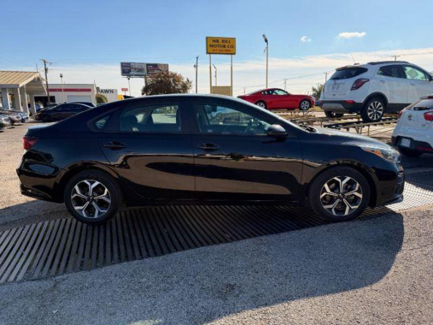 2020 BLACK Kia Forte FE (3KPF24AD8LE) with an 2.0L L4 DOHC 16V engine, Continuously Variable Transmission transmission, located at 2715 W Pioneer Pkwy, Arlington, TX, 76013, (817) 265-9009, 32.710262, -97.153236 - Photo#6