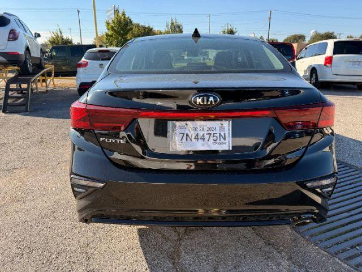 2020 BLACK Kia Forte FE (3KPF24AD8LE) with an 2.0L L4 DOHC 16V engine, Continuously Variable Transmission transmission, located at 2715 W Pioneer Pkwy, Arlington, TX, 76013, (817) 265-9009, 32.710262, -97.153236 - Photo#8