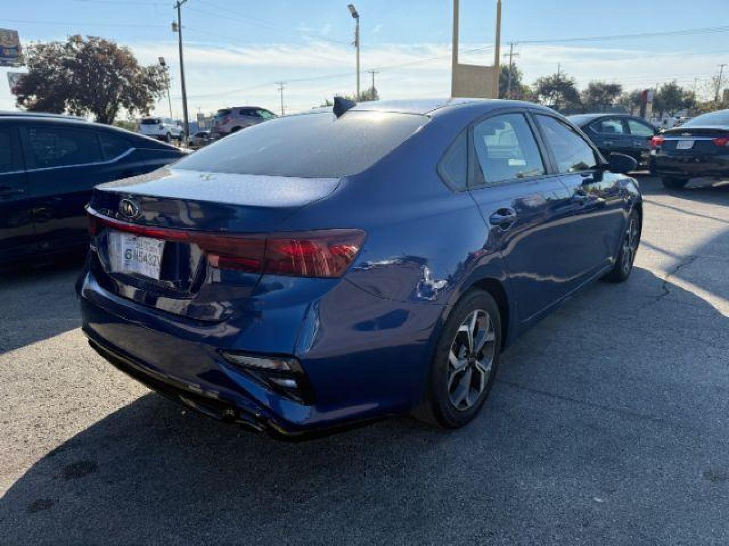 2019 BLUE Kia Forte LXS (3KPF24AD6KE) , located at 2715 W Pioneer Pkwy, Arlington, TX, 76013, (817) 265-9009, 32.710262, -97.153236 - Photo#7