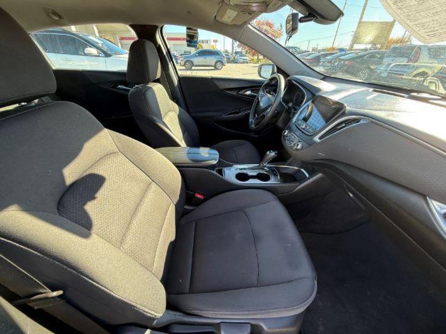 2020 WHITE Chevrolet Malibu LT (1G1ZD5ST8LF) with an 1.5L L4 DOHC 16V engine, 6-Speed Automatic transmission, located at 2715 W Pioneer Pkwy, Arlington, TX, 76013, (817) 265-9009, 32.710262, -97.153236 - Photo#11